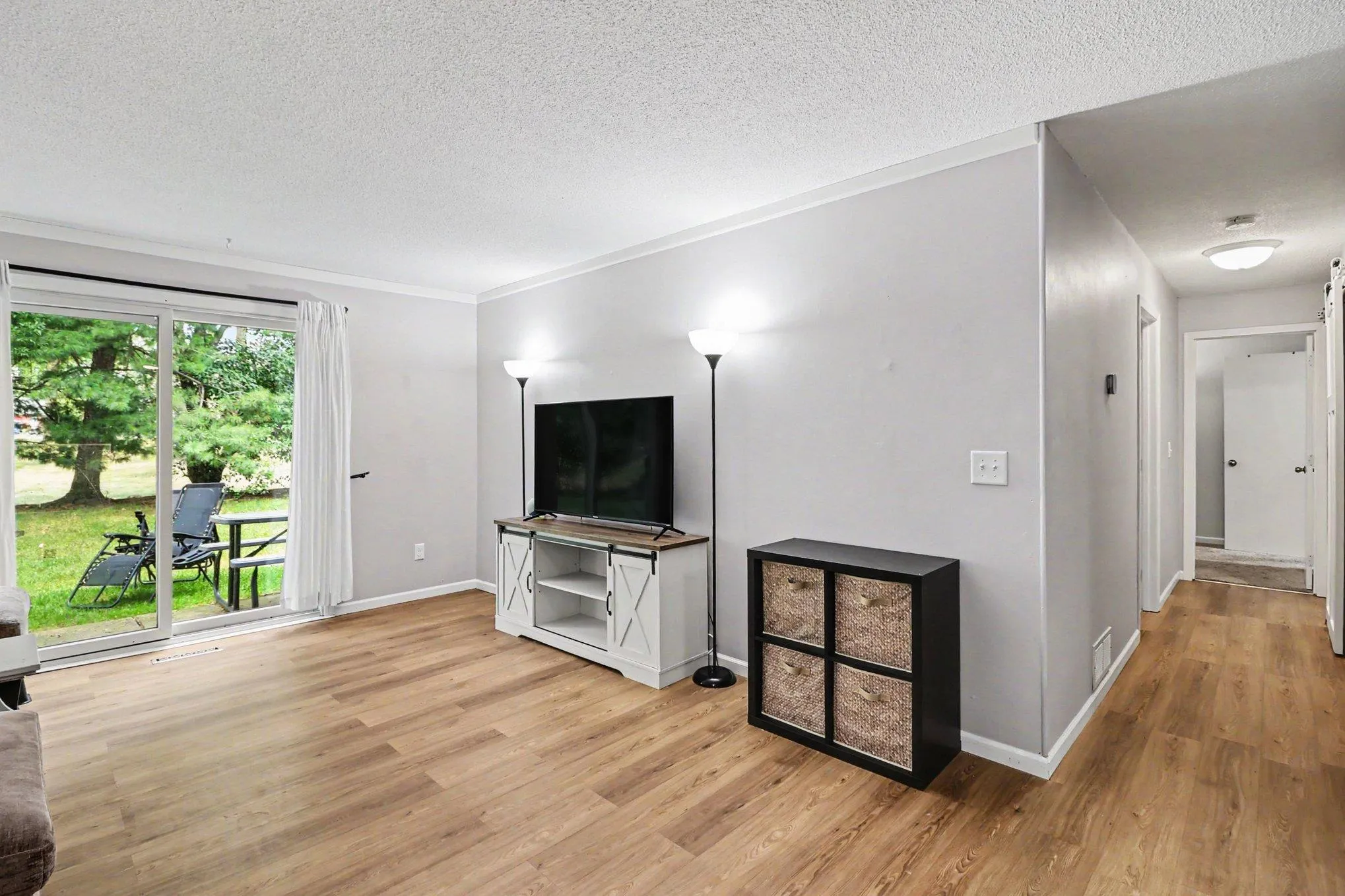 Photo 4 of 2227 Pinehurst Street