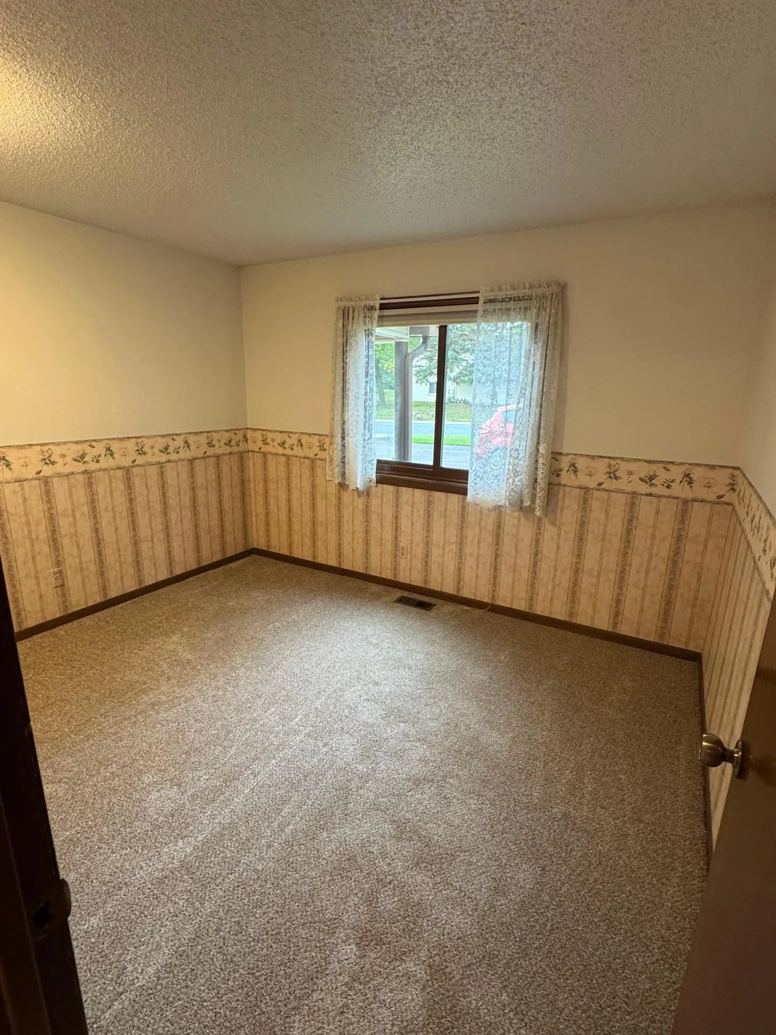Photo 14 of 1890 Fox Ridge Drive Unit B