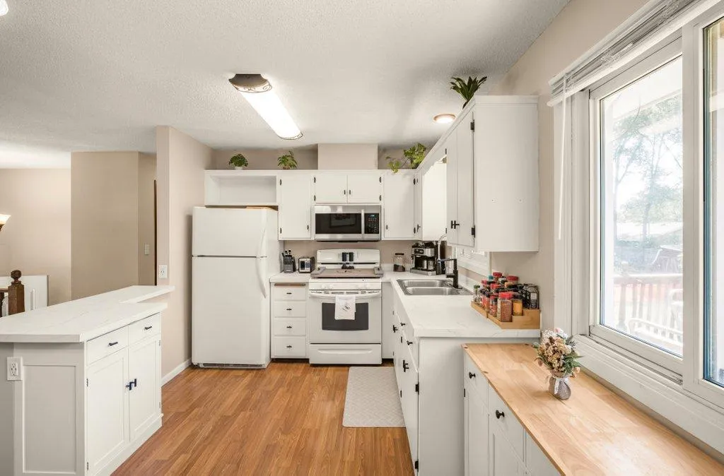 Photo 6 of 1808 W River Street