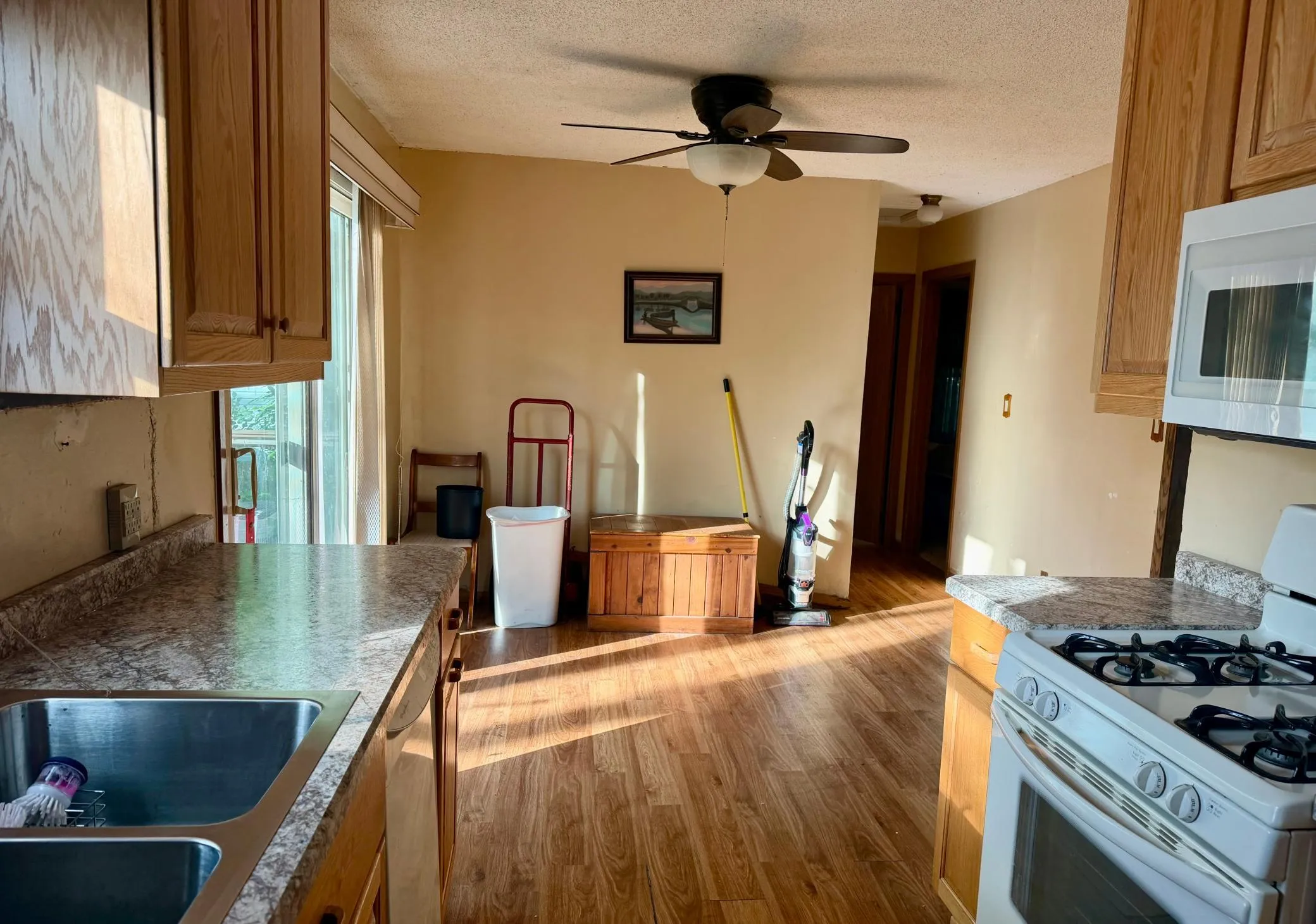 Photo 4 of 2205 Brookview Drive