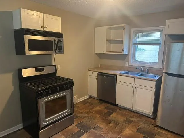 Photo 6 of 929 6th E Street