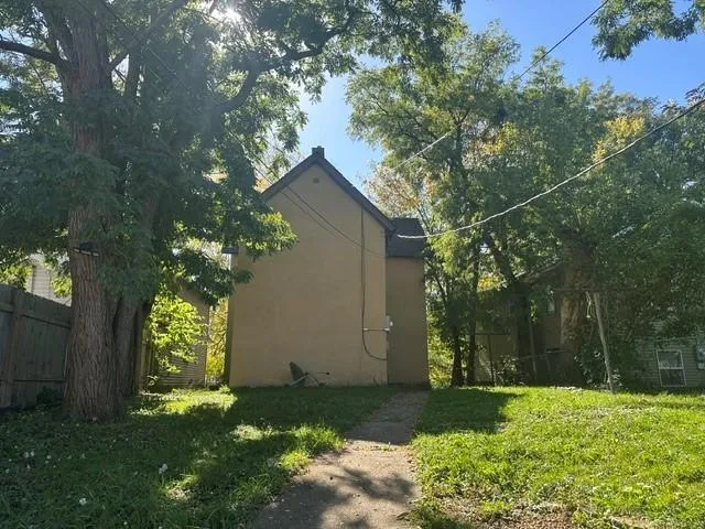 Photo 18 of 929 6th E Street