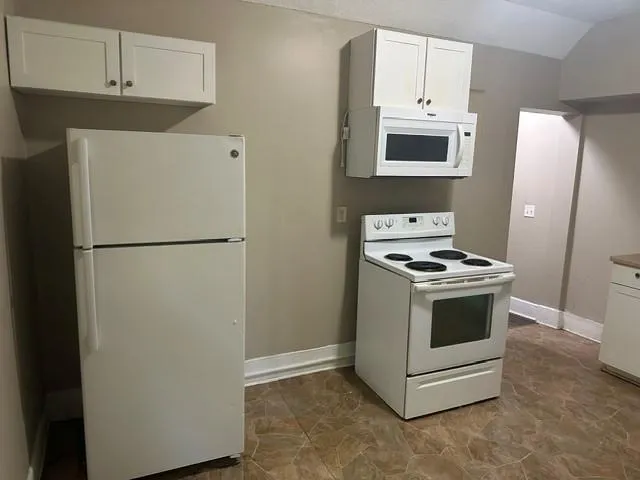 Photo 12 of 929 6th E Street