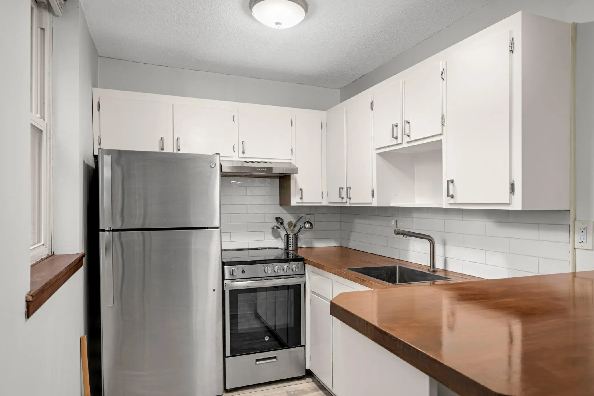 Photo 5 of 2536 Dupont S Avenue Unit 101