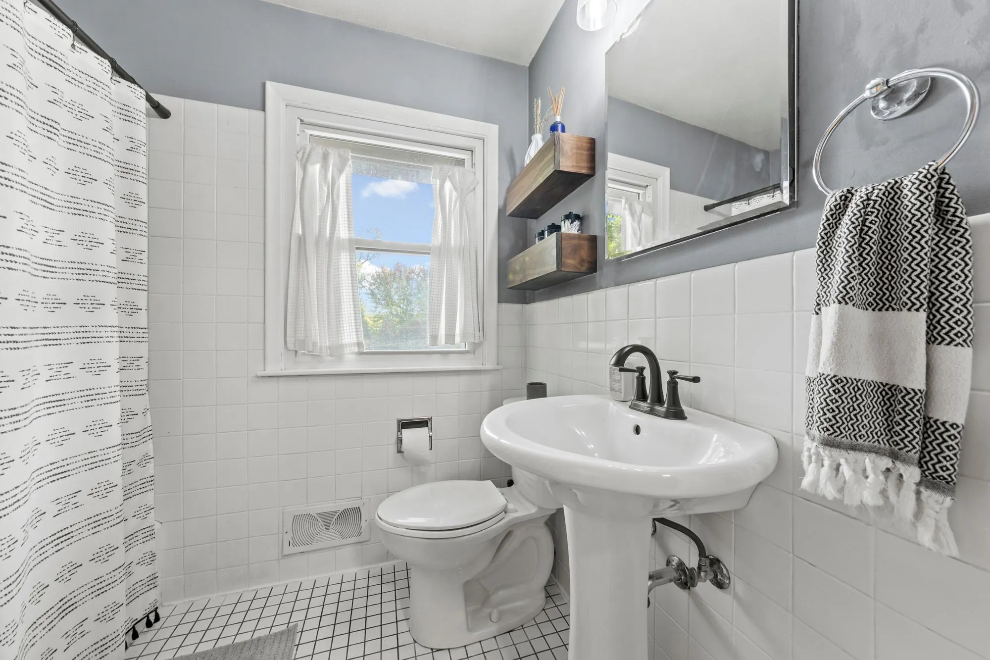 Photo 20 of 4625 Oxborough Lane