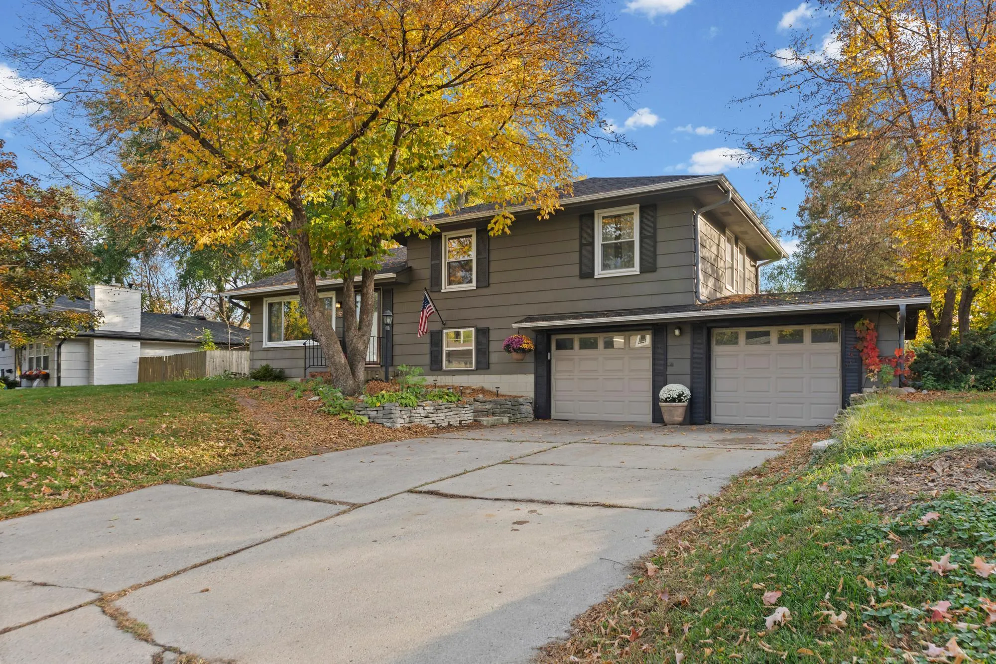 Photo 2 of 4625 Oxborough Lane