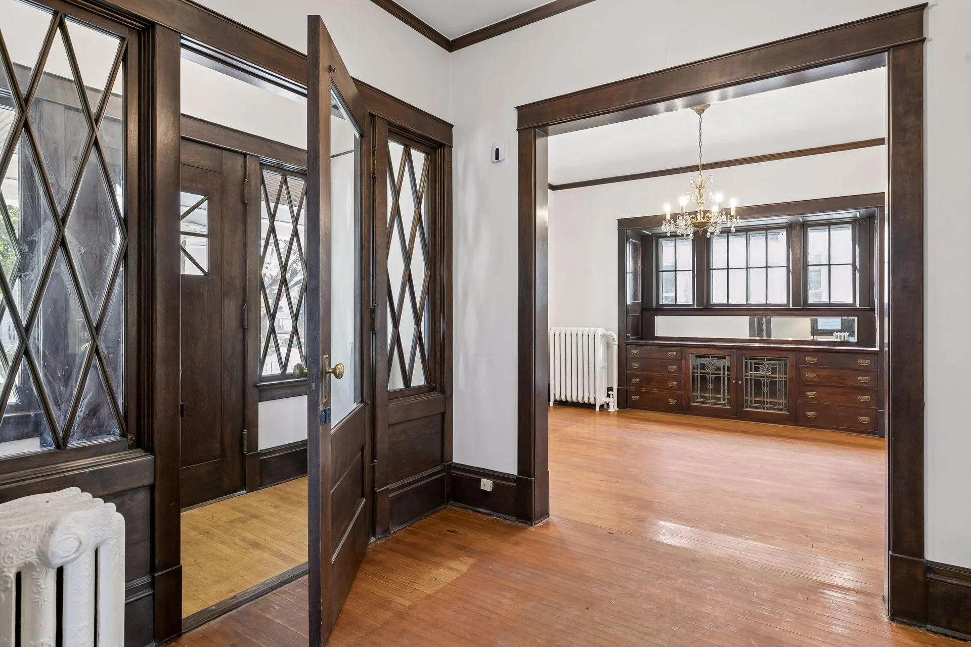 Photo 5 of 2073 Carroll Avenue