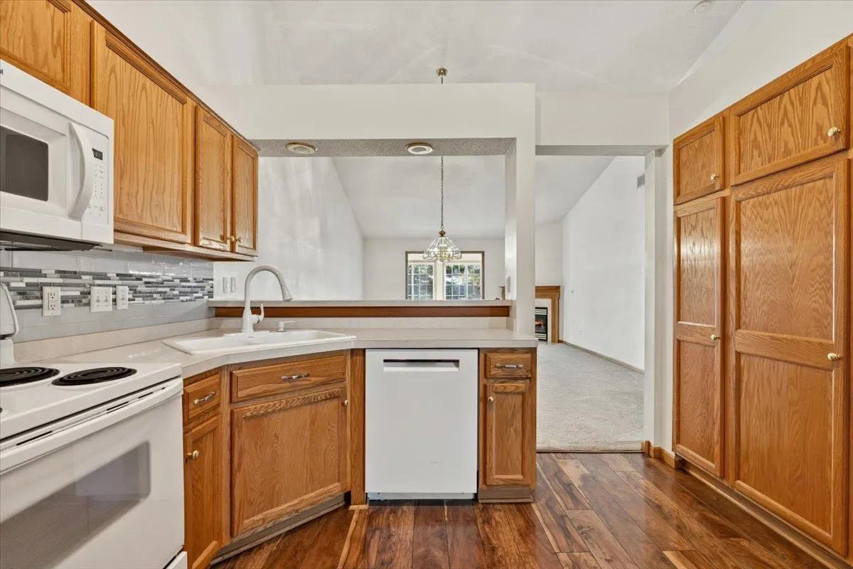 Photo 12 of 7987 Forest Boulevard Unit Unit F