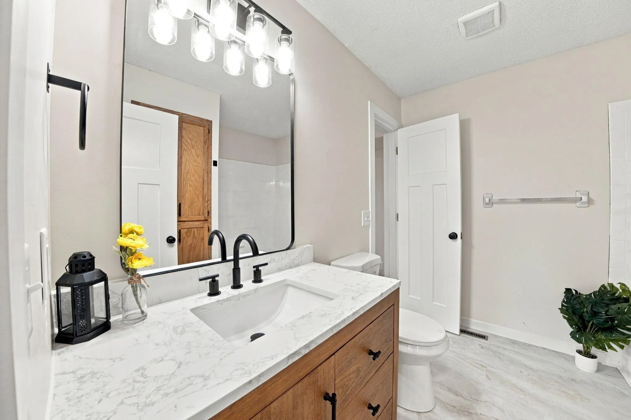 Photo 16 of 18214 Ironton Nw Street