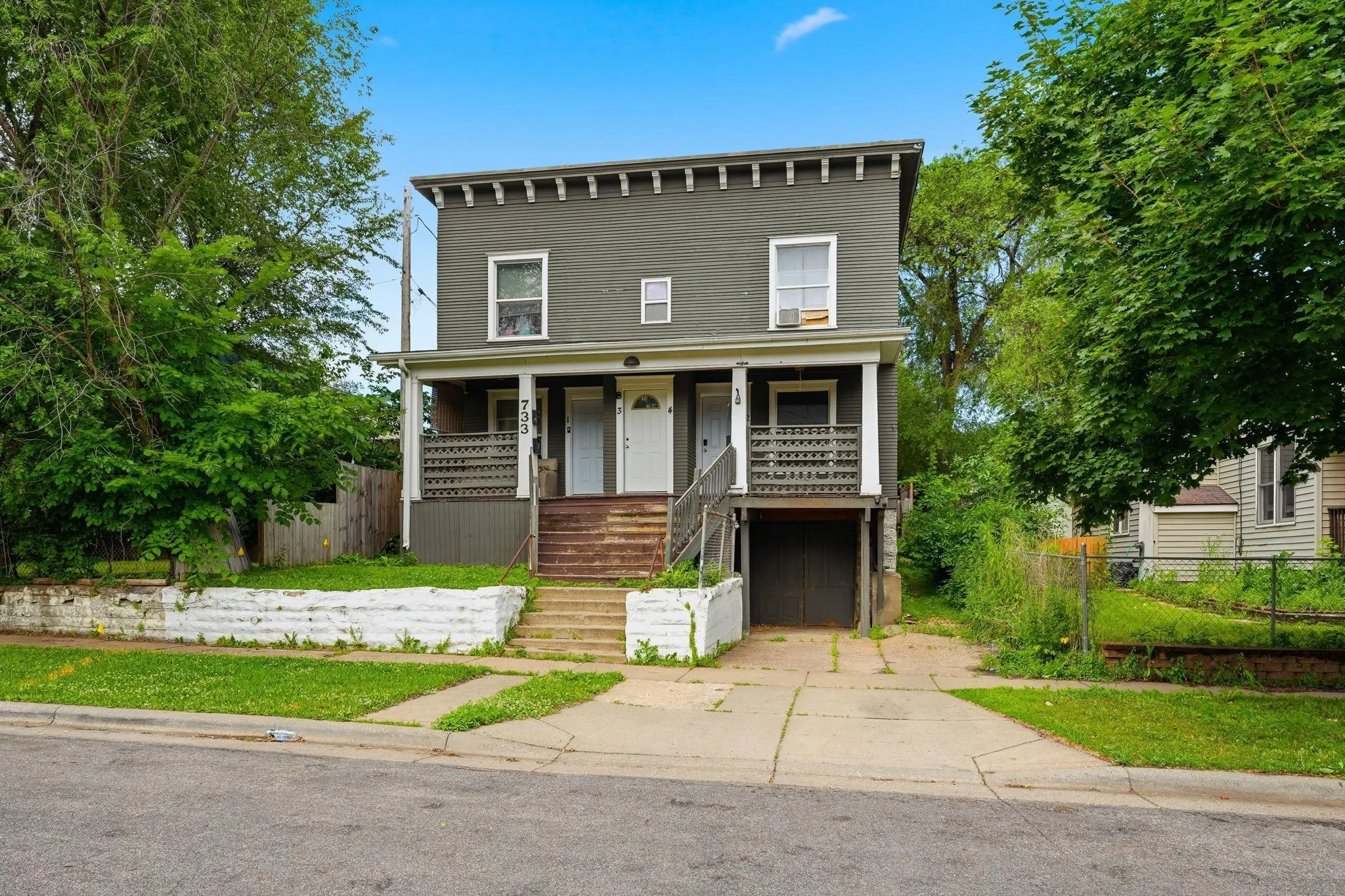Photo 4 of 733 Bradley Street