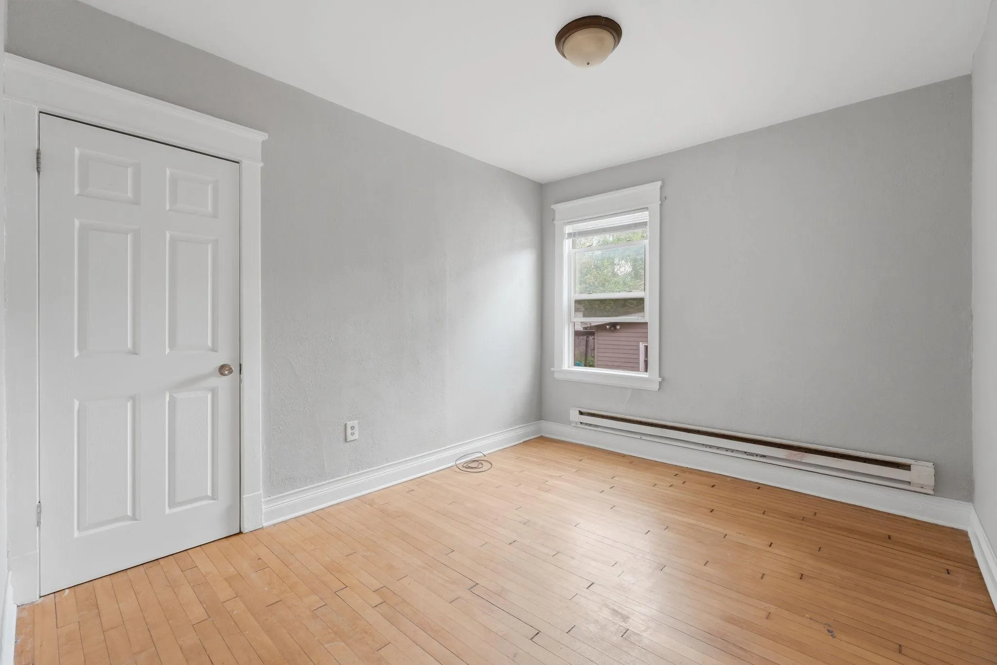 Photo 9 of 733 Bradley Street