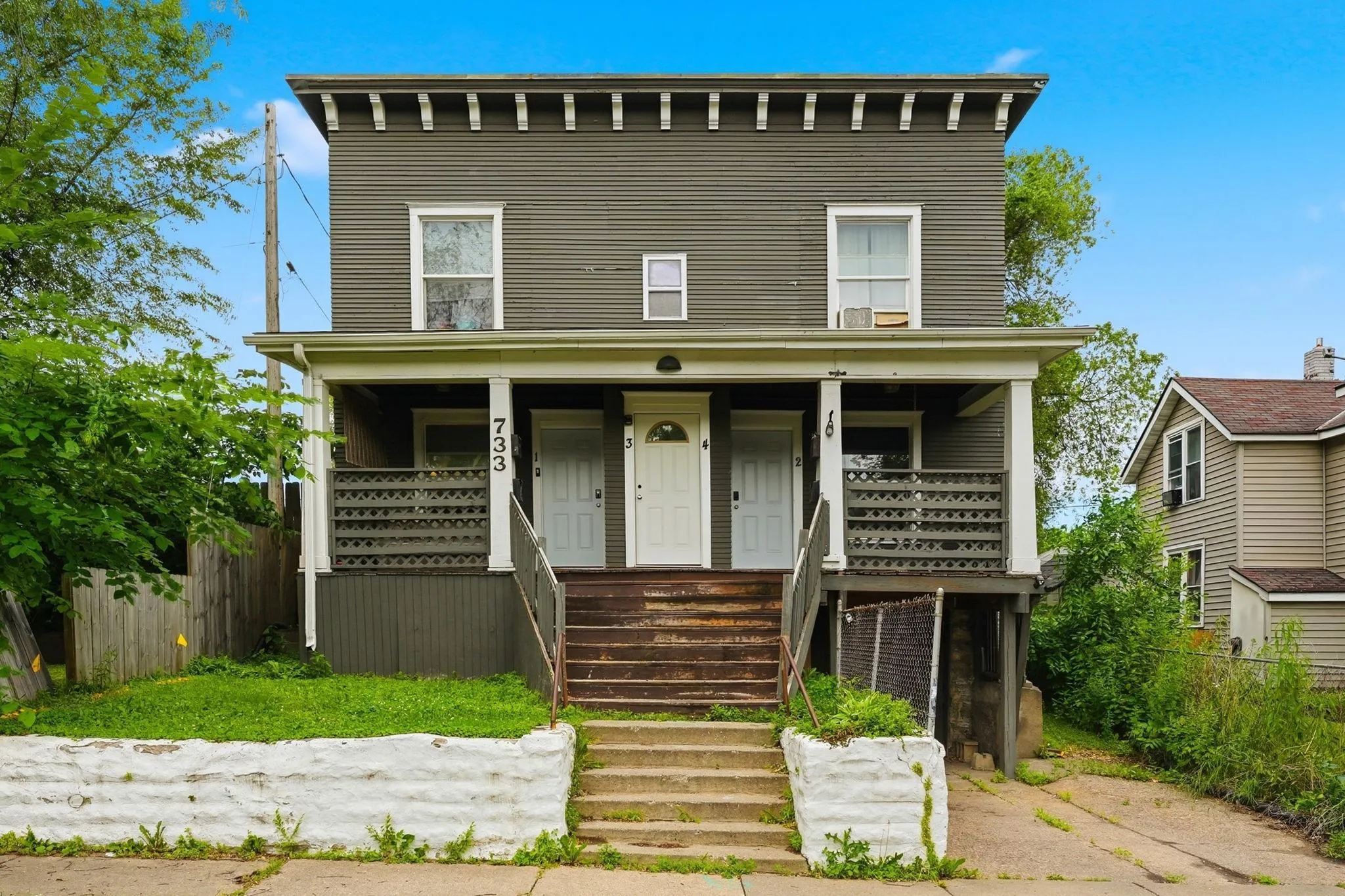 Photo 2 of 733 Bradley Street