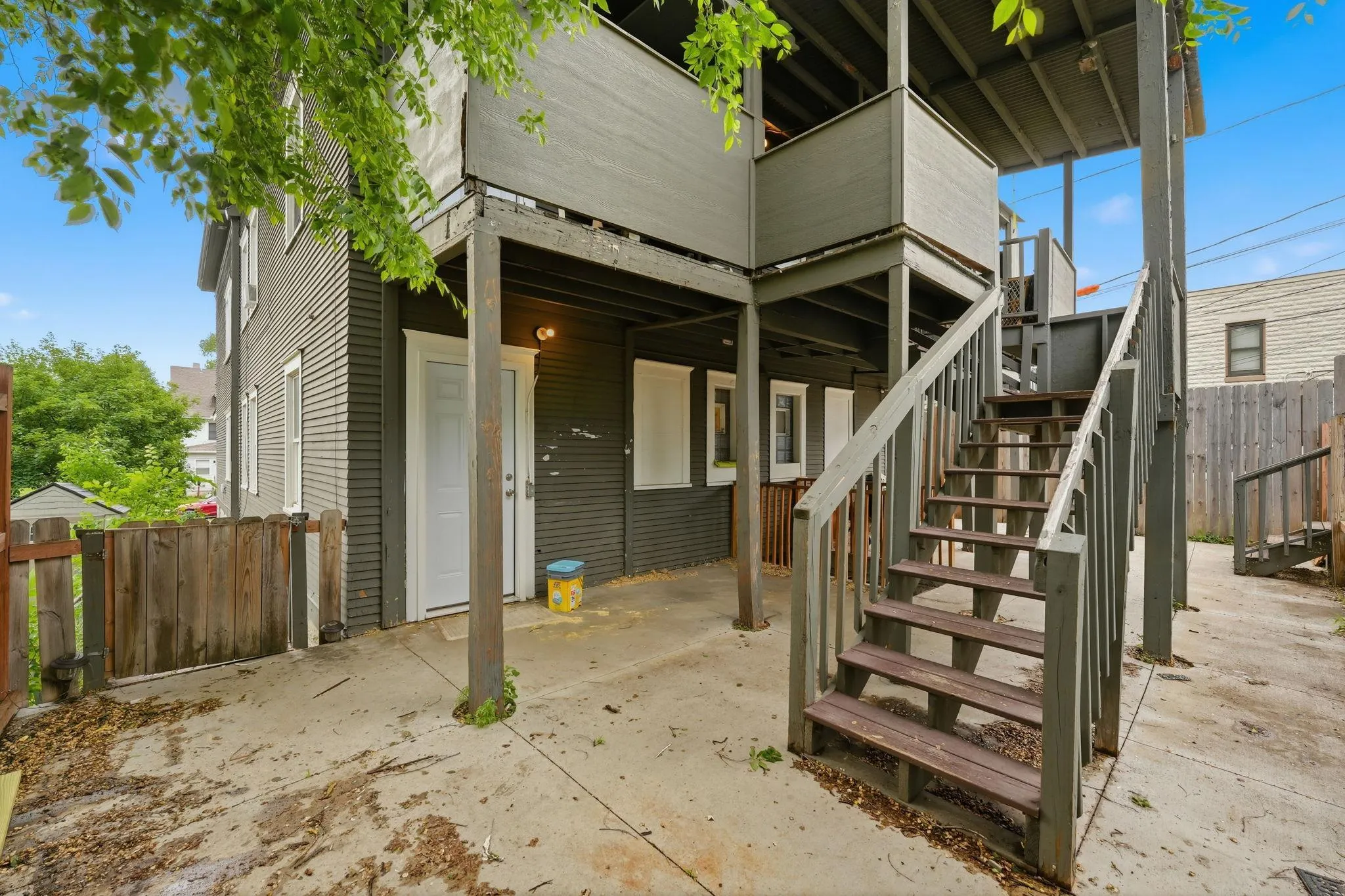 Photo 51 of 733 Bradley Street