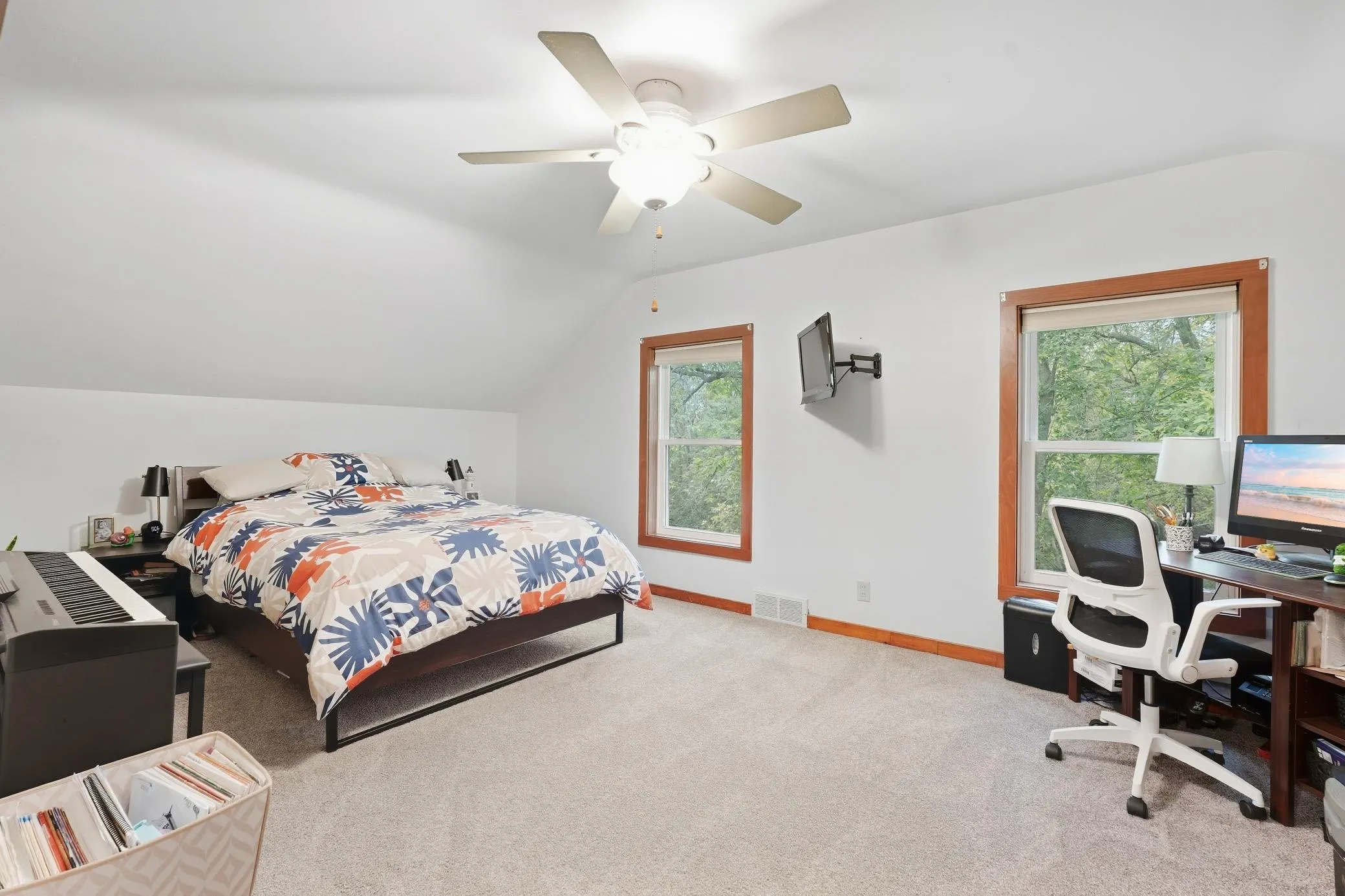 Photo 11 of 858 Bradley Drive