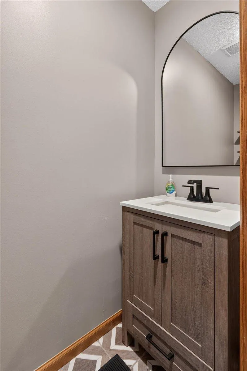 Photo 17 of 2583 Lockwood Drive