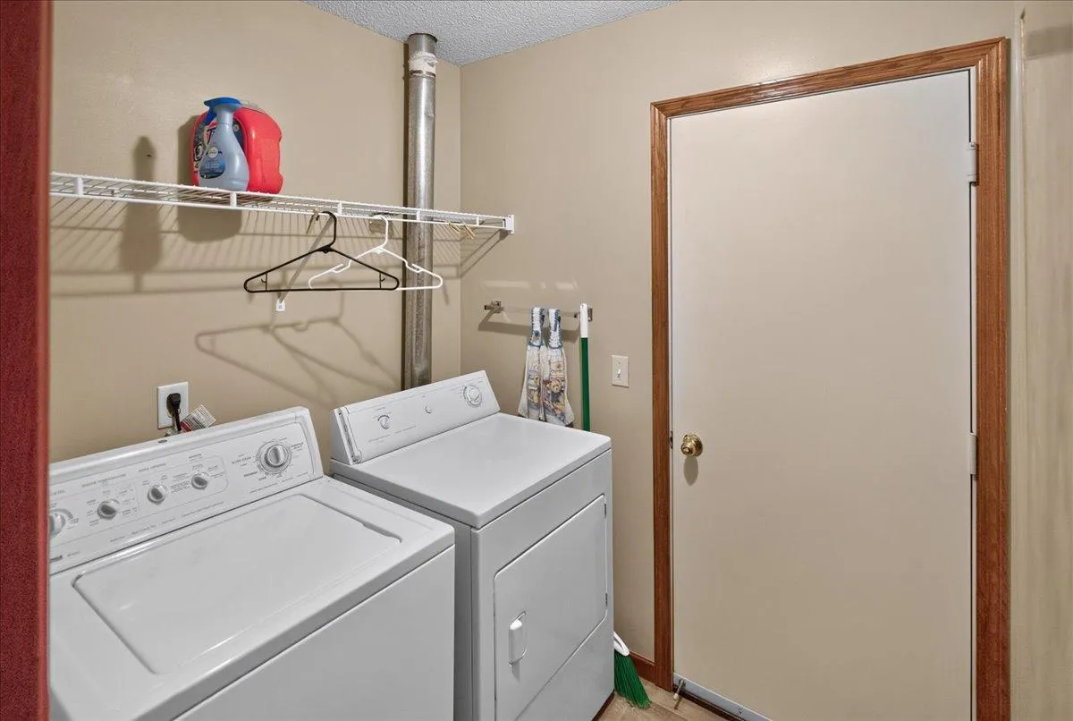 Photo 18 of 2583 Lockwood Drive