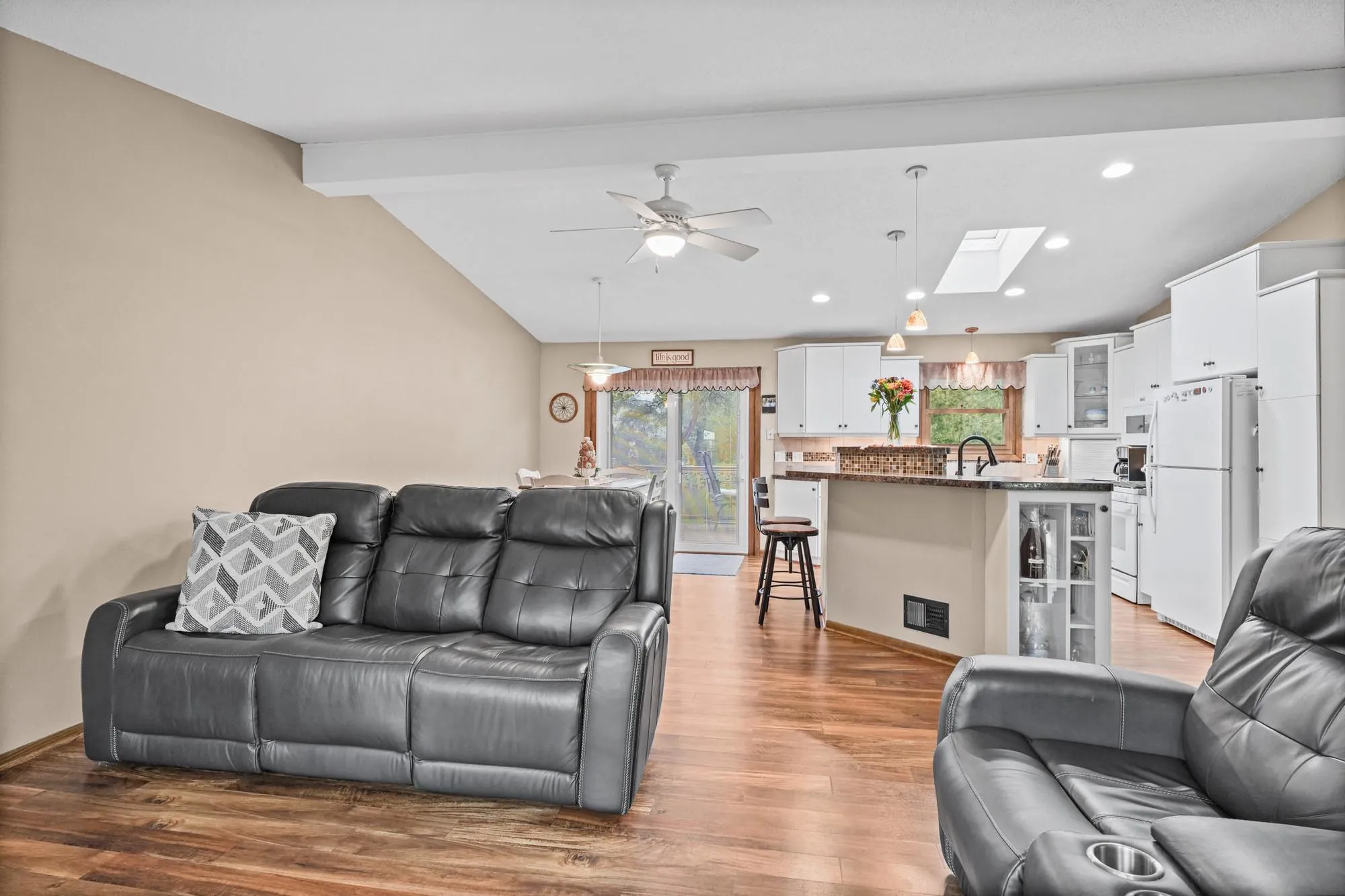 Photo 4 of 1142 Parkview Lane