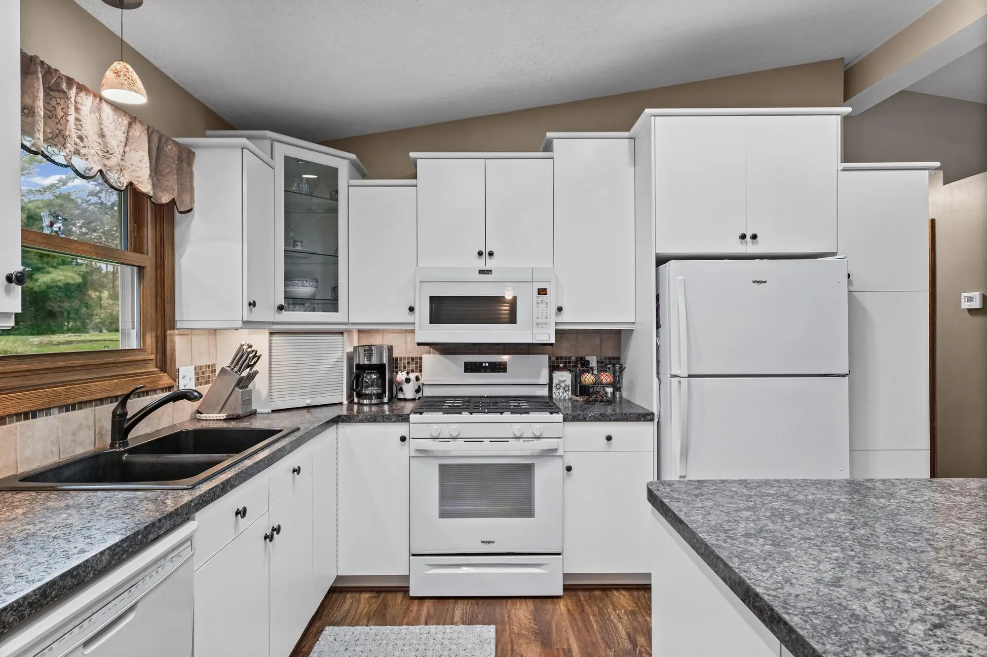 Photo 5 of 1142 Parkview Lane