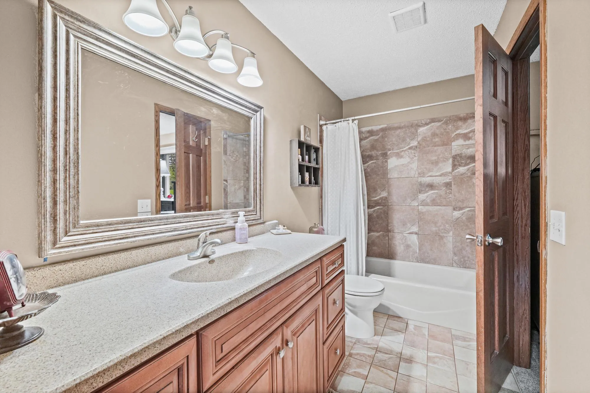 Photo 18 of 1142 Parkview Lane