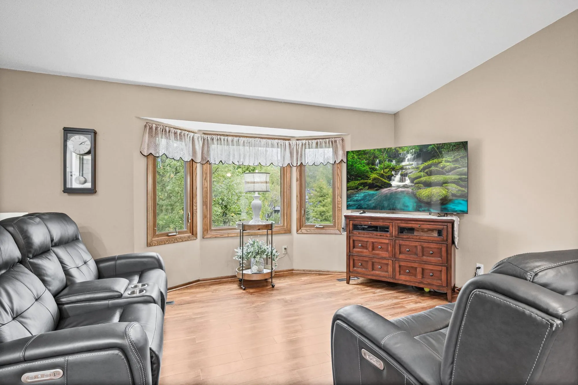 Photo 11 of 1142 Parkview Lane