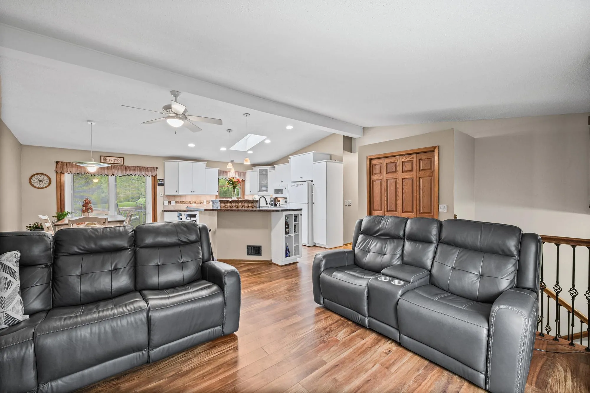 Photo 12 of 1142 Parkview Lane