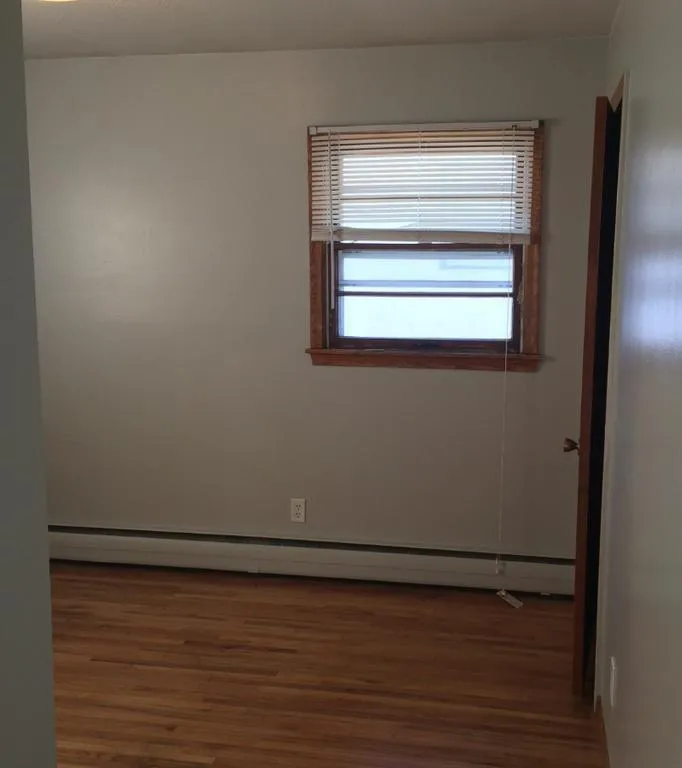 Photo 5 of 566 & 568 37th Ne Avenue