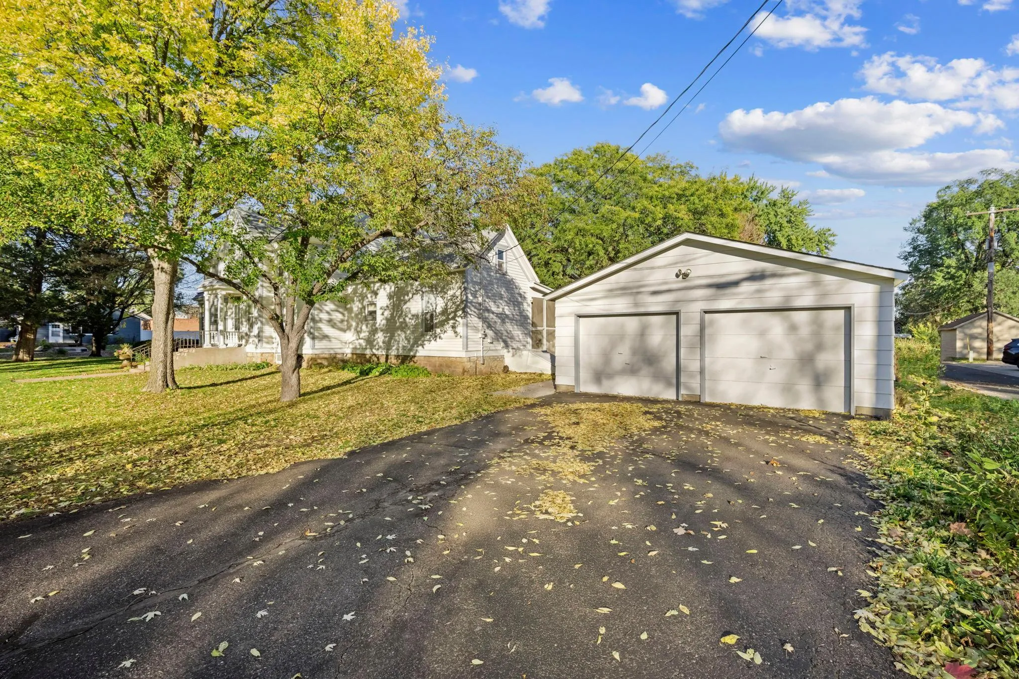 Photo 53 of 221 8th W Street