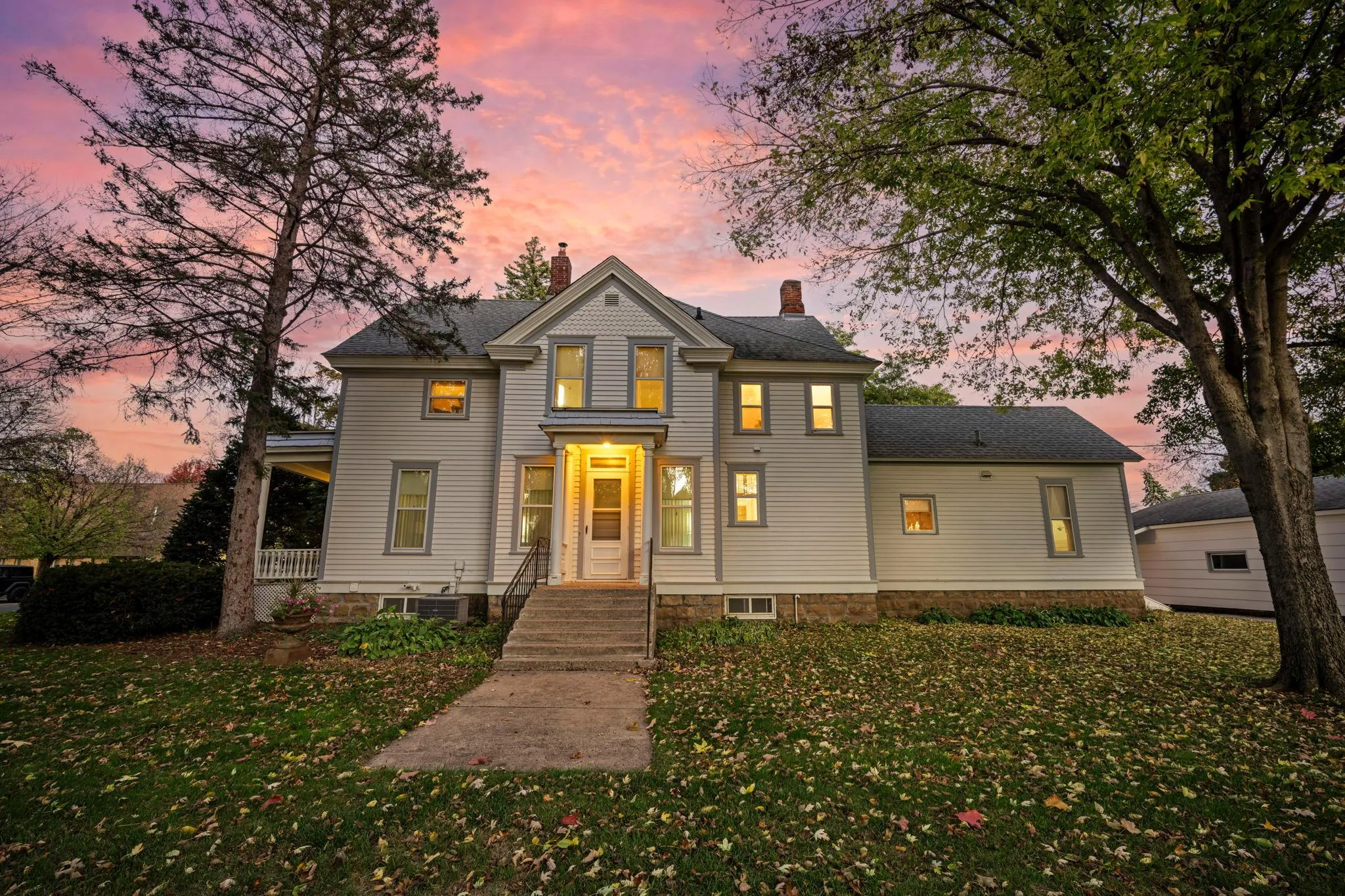 Photo 60 of 221 8th W Street