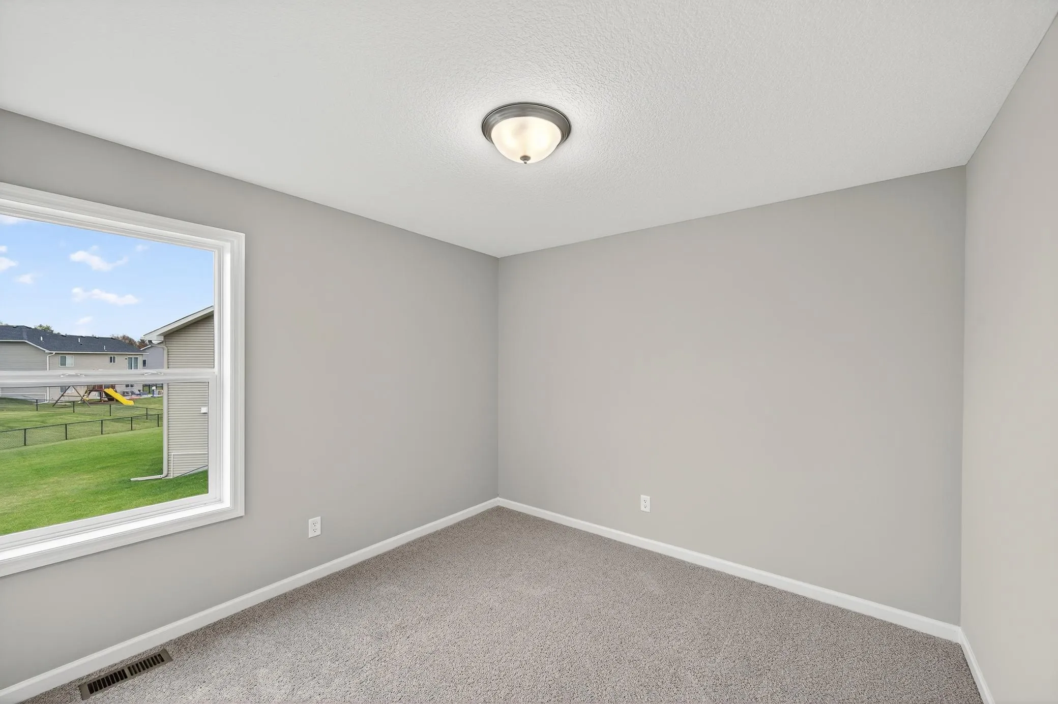 Photo 15 of 915 Yellowcrest Sw Street