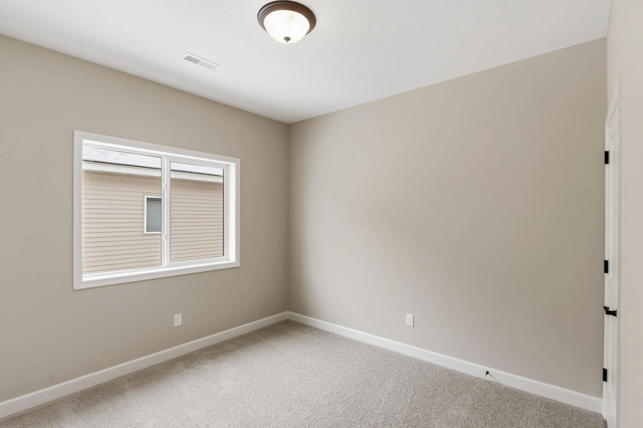 Photo 13 of 1037 E Meadowsweet Drive