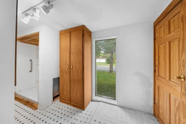 Photo 11 of 421 Lewis Street
