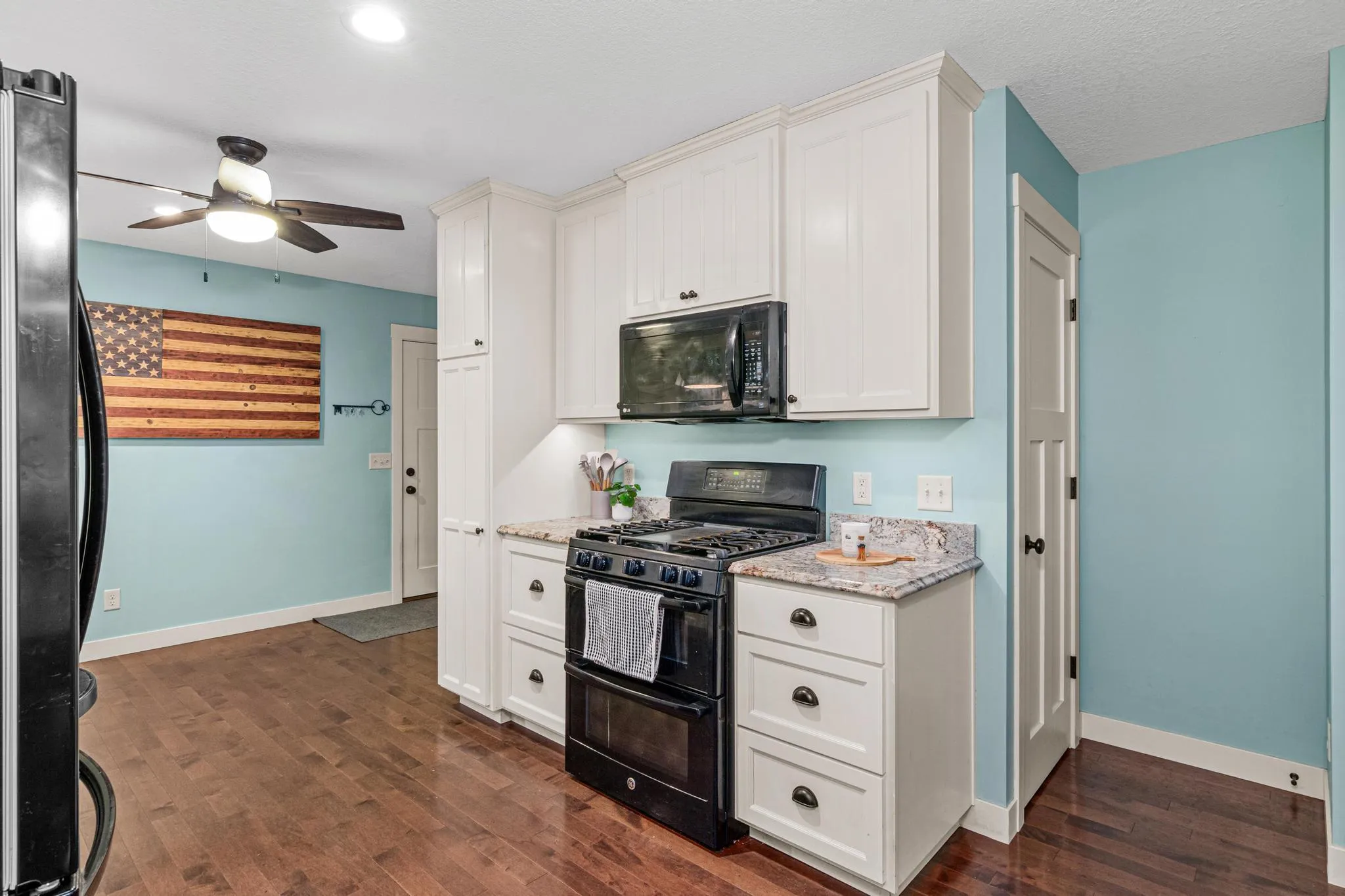 Photo 11 of 653 Deerwood Drive