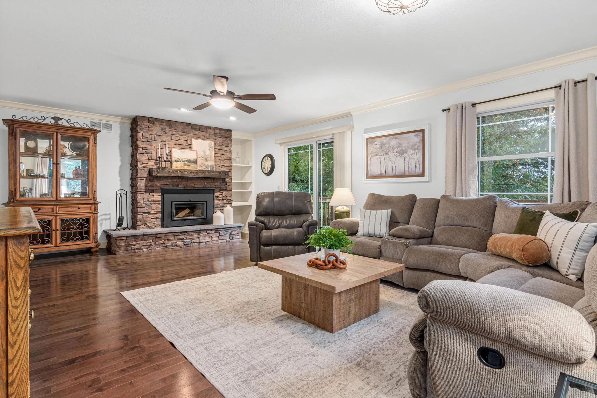 Photo 6 of 653 Deerwood Drive