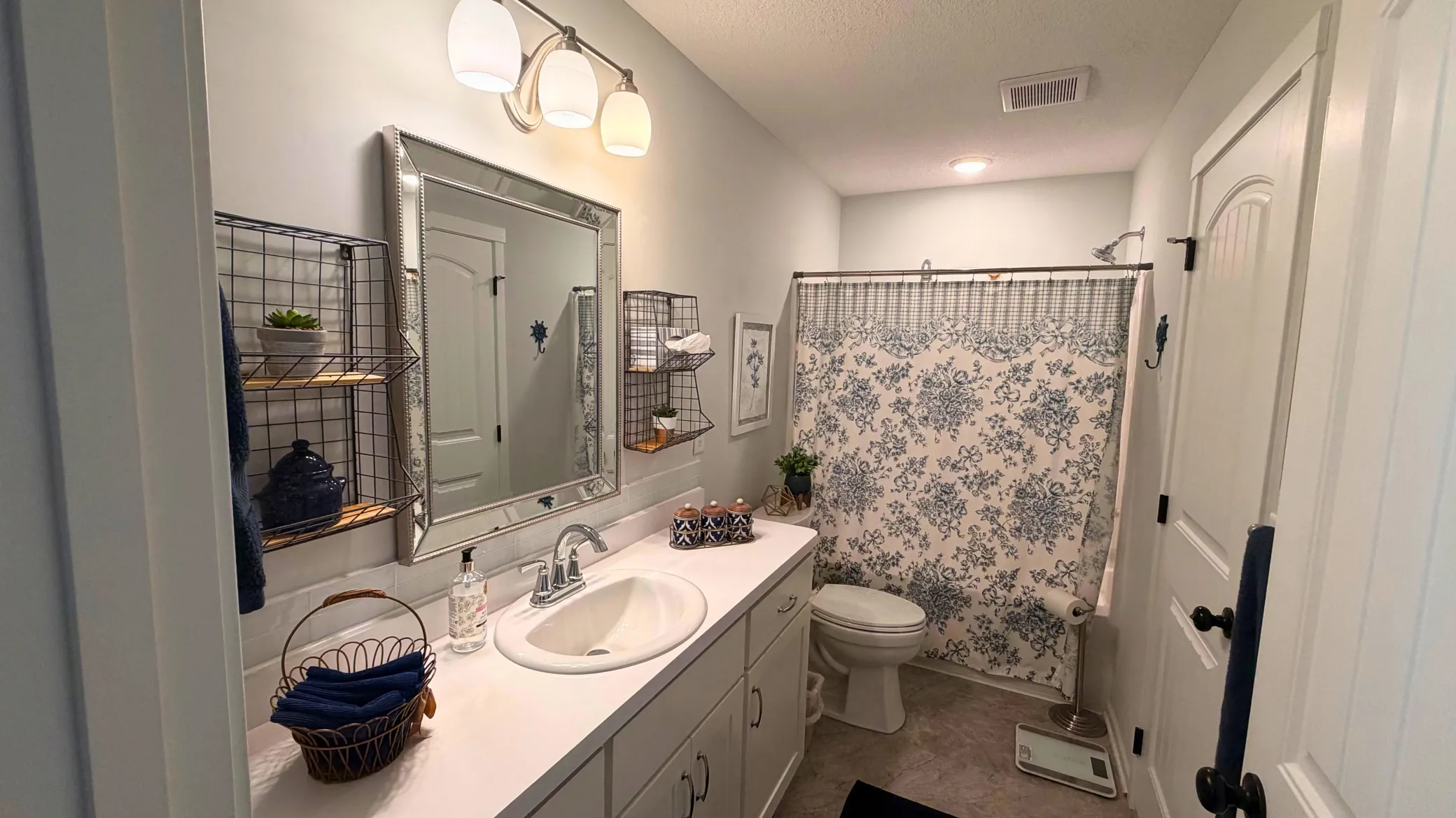 Photo 11 of 444 Roosevelt Drive