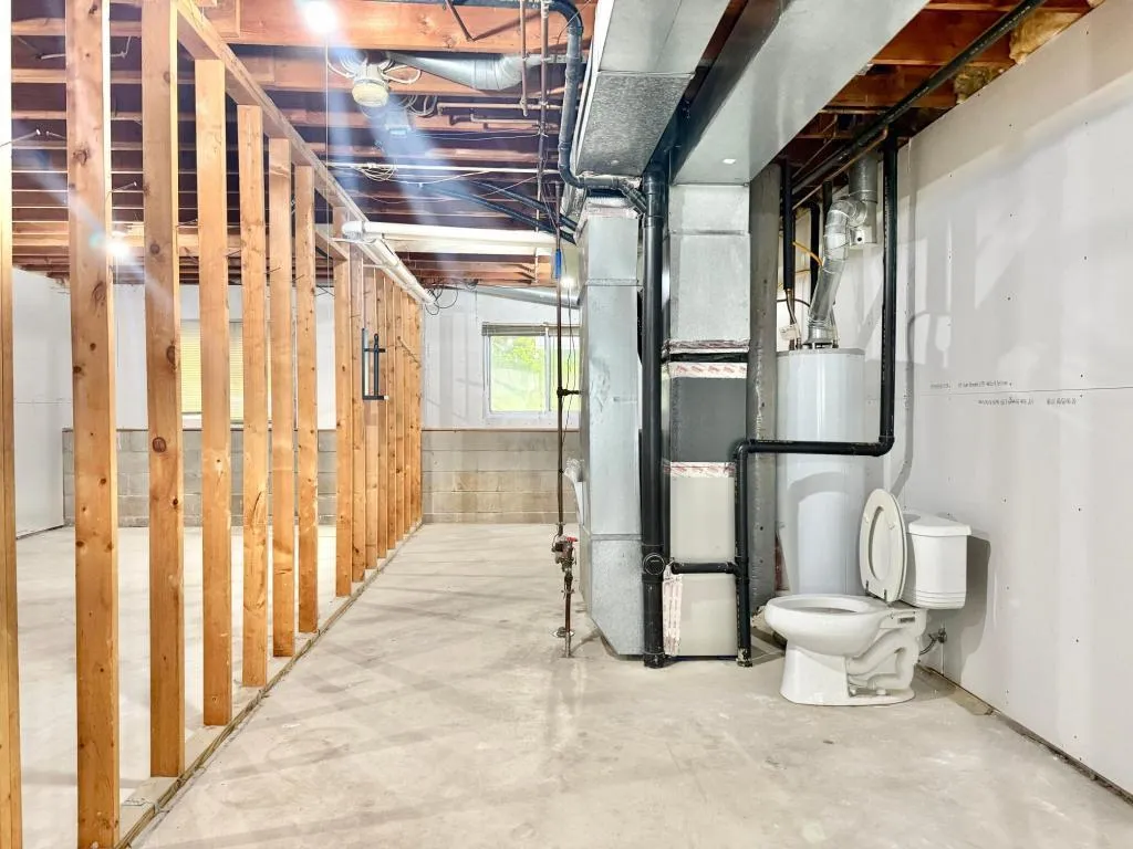 Photo 28 of 2129 49th E Way