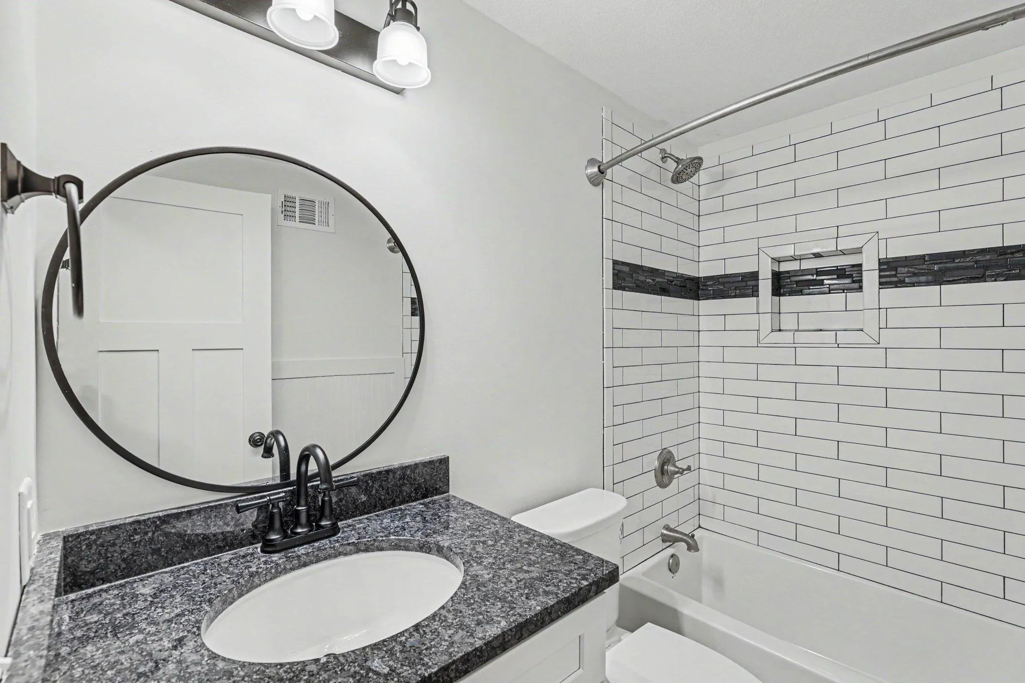 Photo 10 of 6112 Bartlett Boulevard