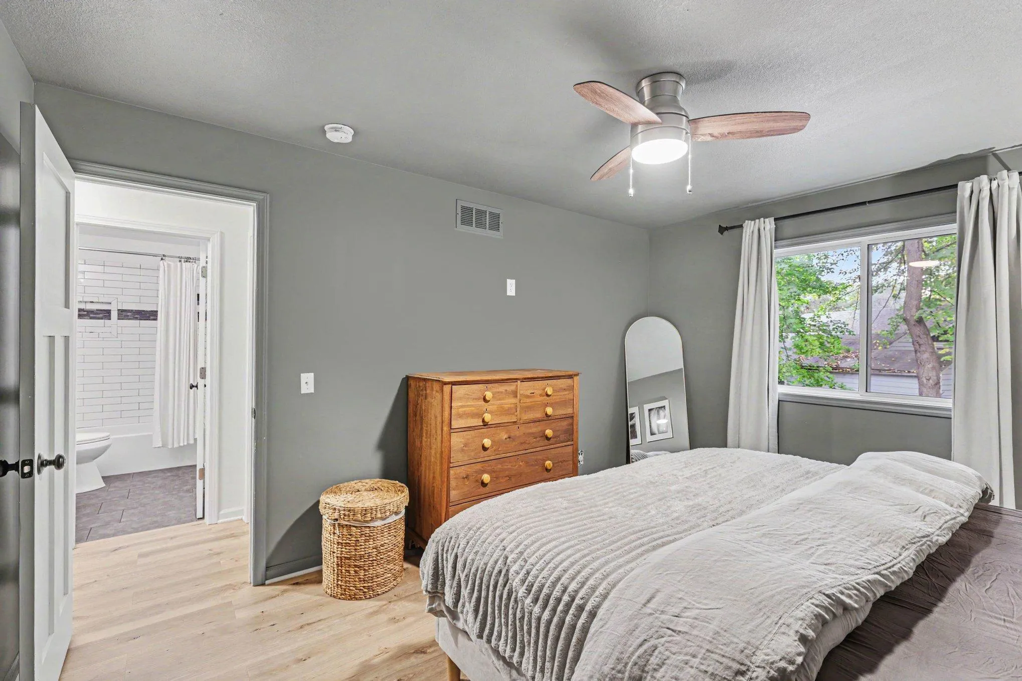 Photo 8 of 6112 Bartlett Boulevard