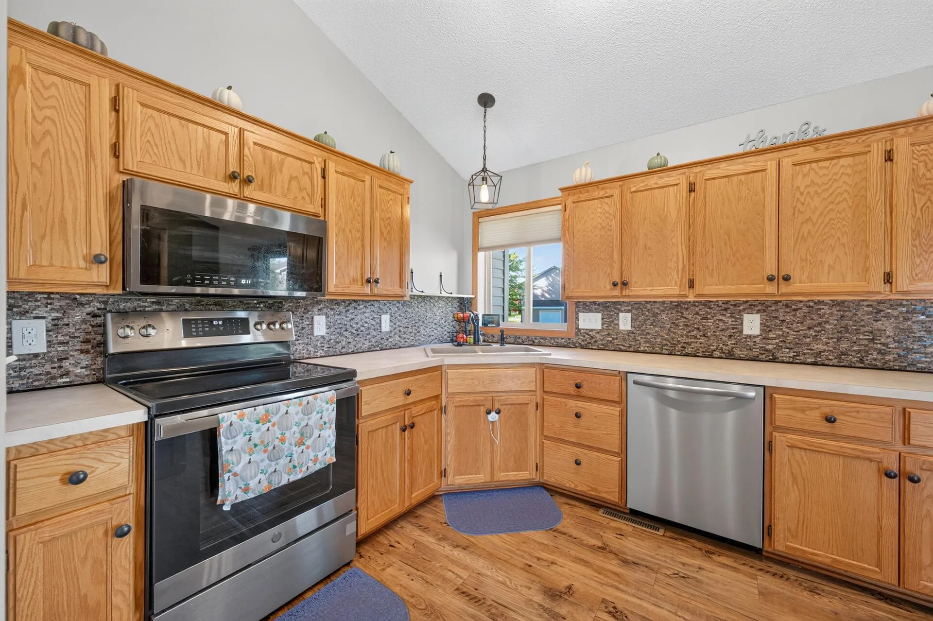 Photo 3 of 3765 Woodside Drive