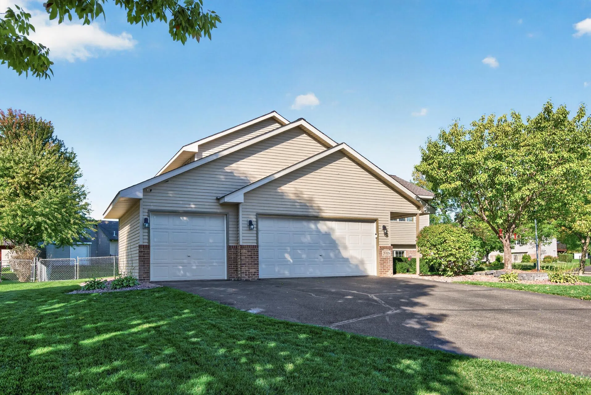 Photo 10 of 3765 Woodside Drive