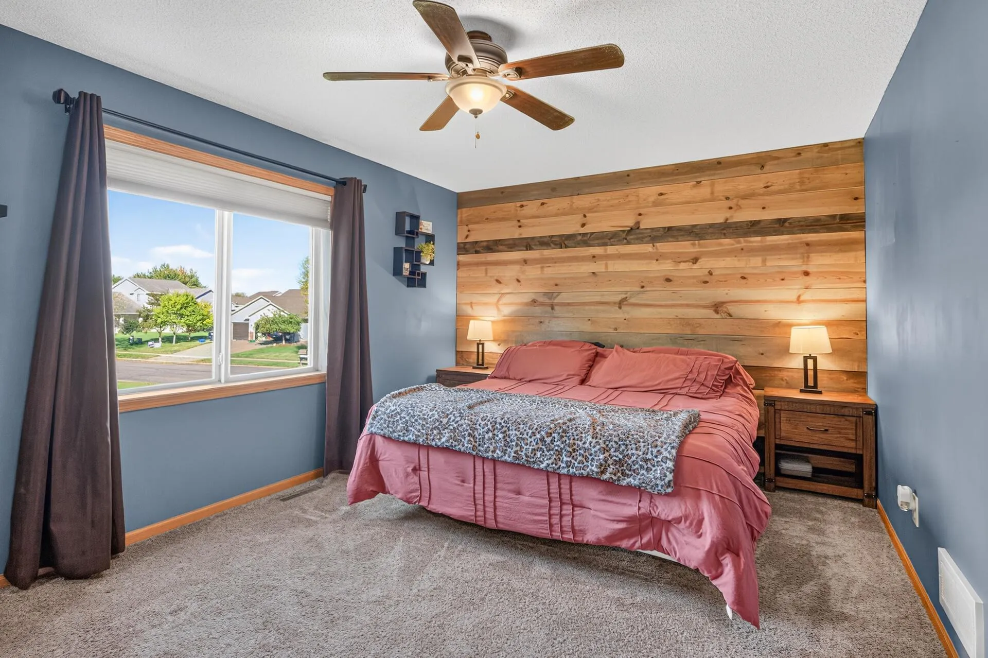 Photo 4 of 3765 Woodside Drive