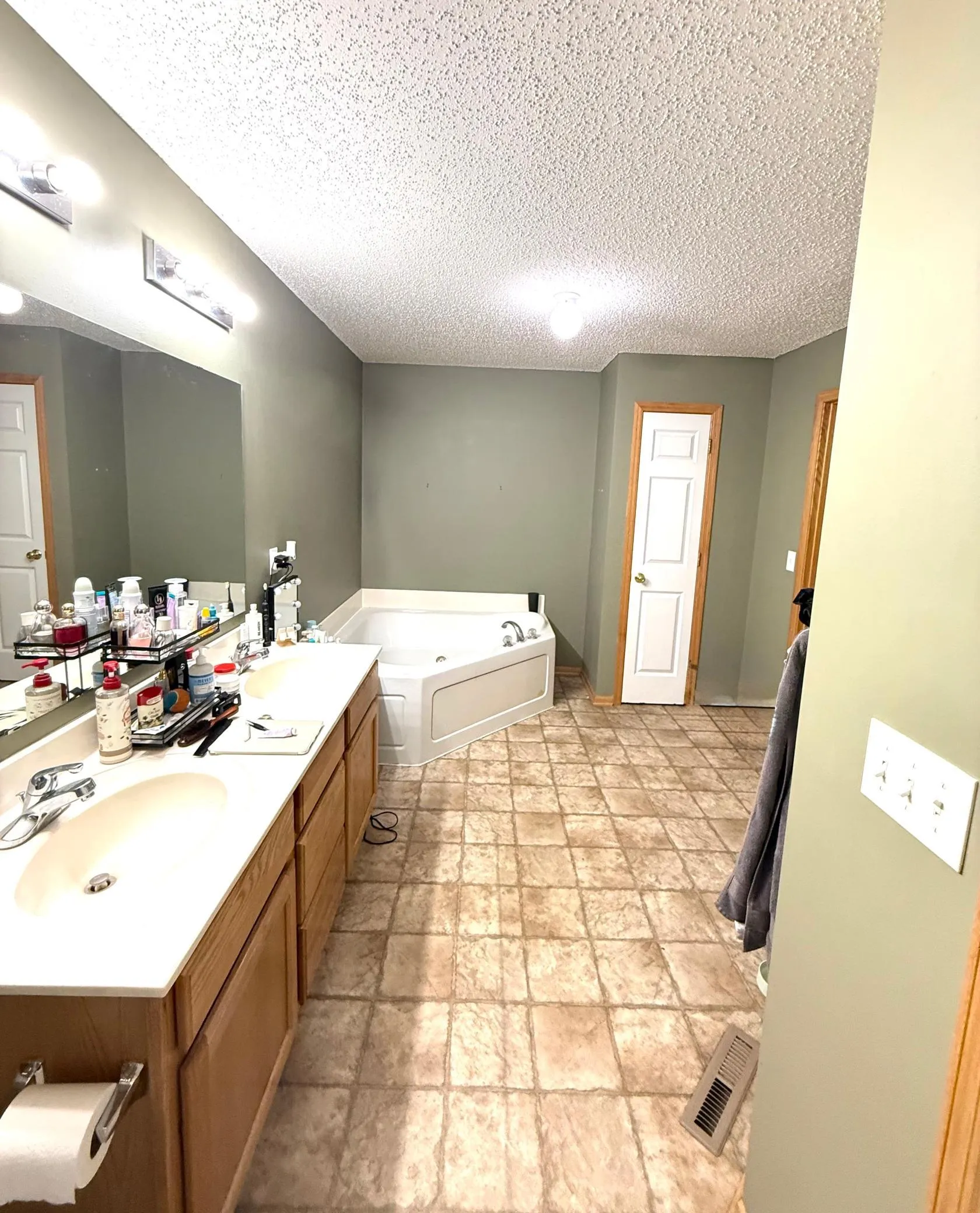 Photo 11 of 6142 Maclynn Ne Avenue