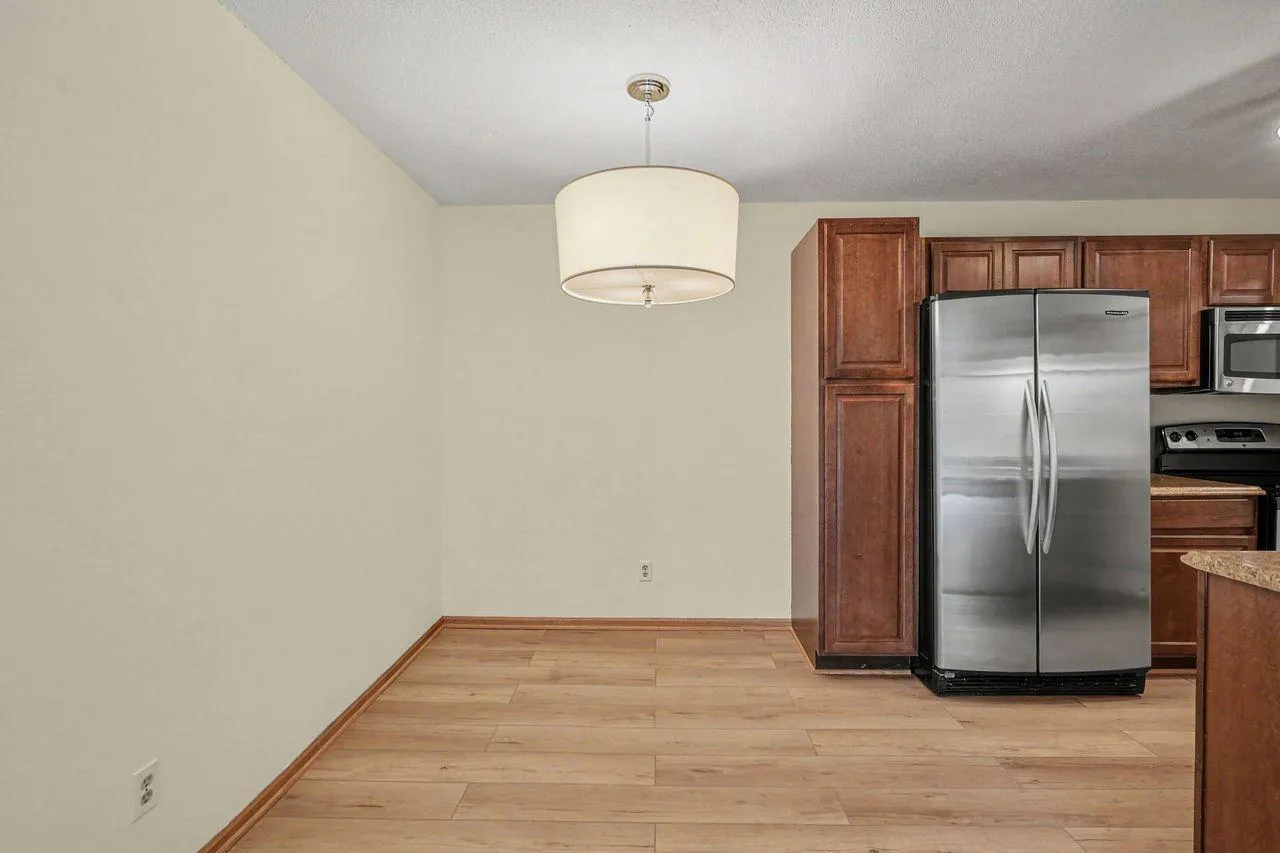 Photo 9 of 205 Barry S Avenue Unit 207