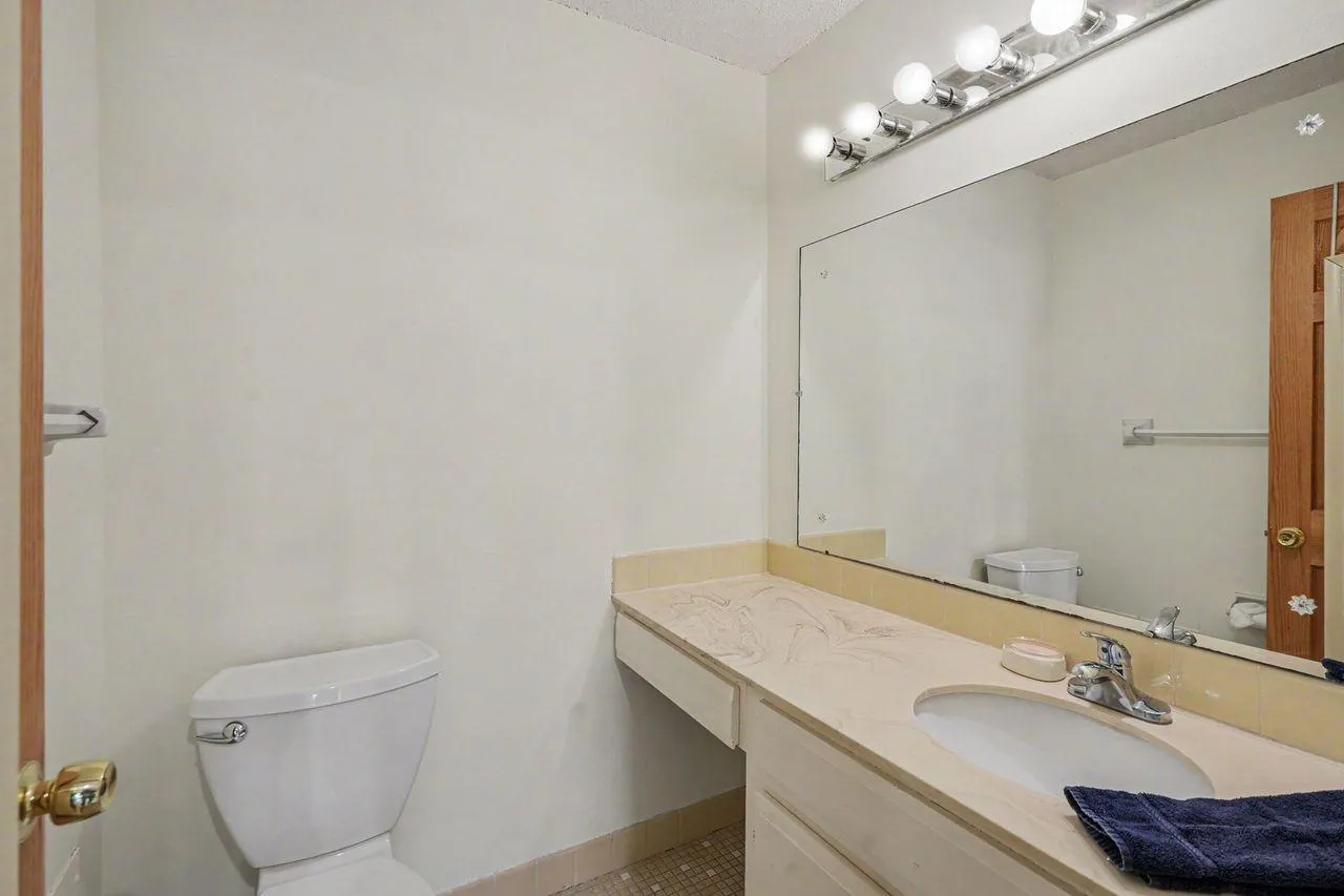 Photo 13 of 205 Barry S Avenue Unit 207
