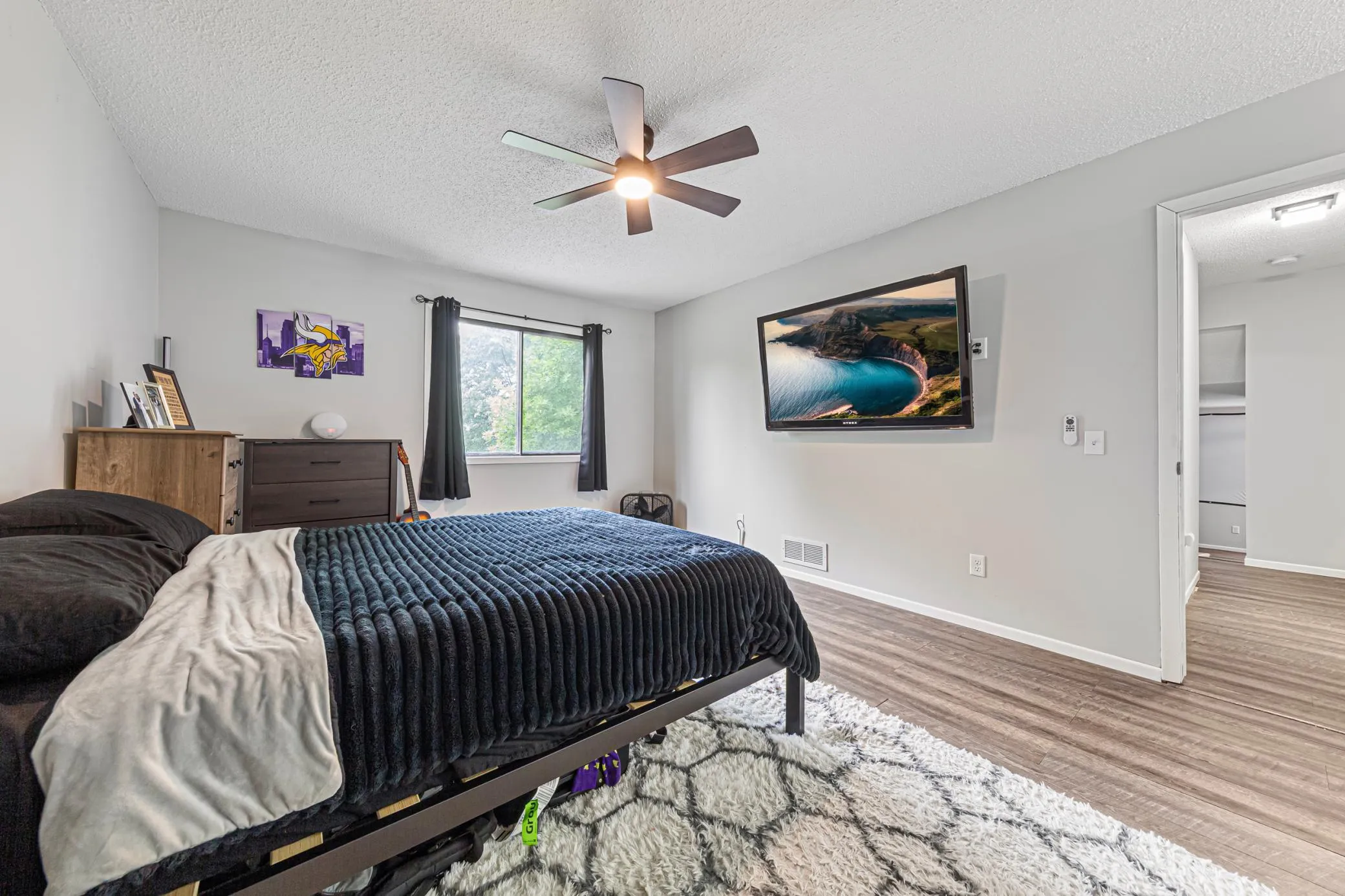 Photo 10 of 15552 Claret W Avenue