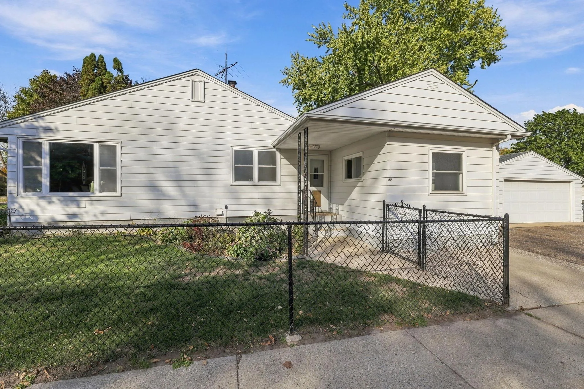 Photo 2 of 1114 Harmon Avenue