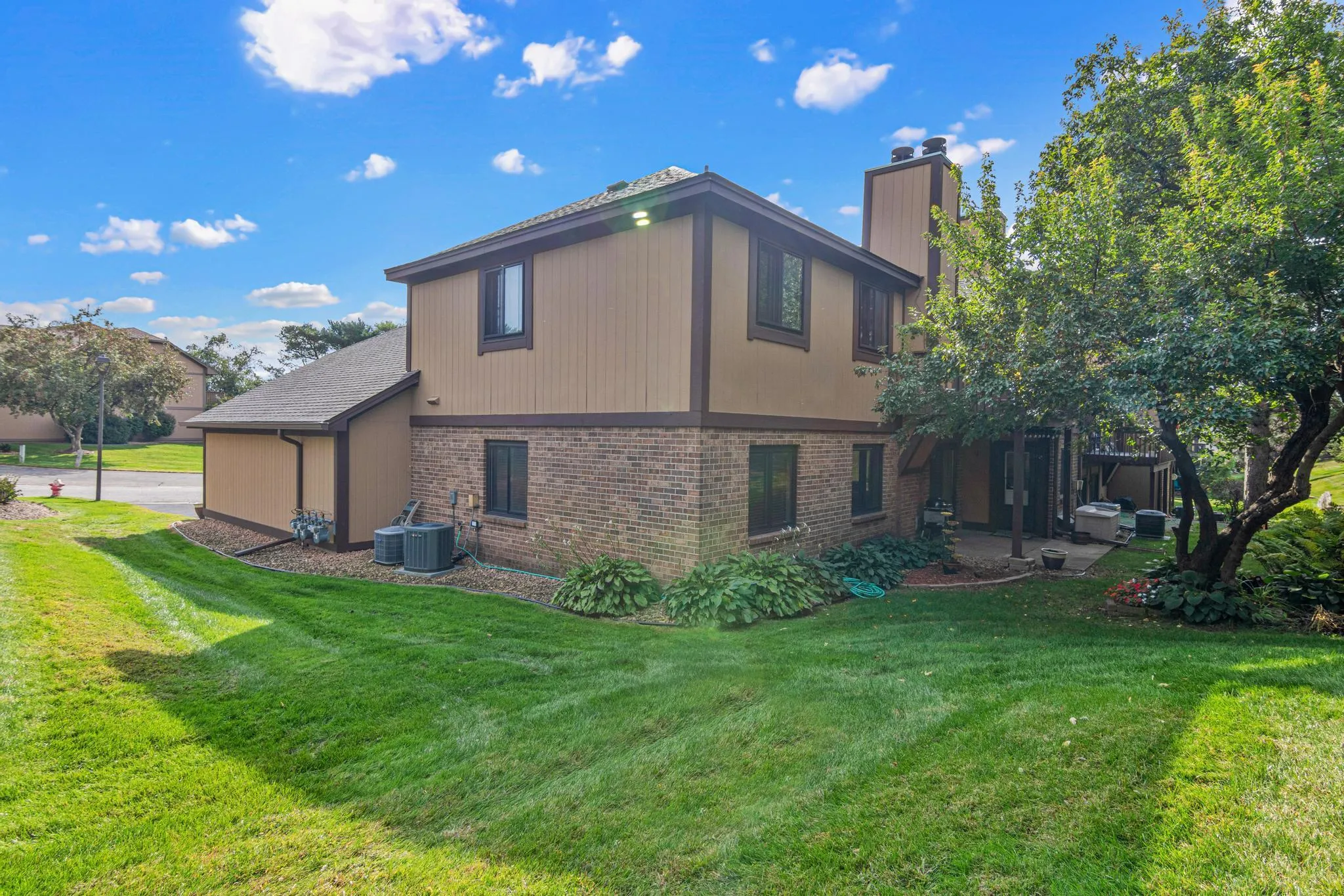 Photo 4 of 5229 Balmoral Lane
