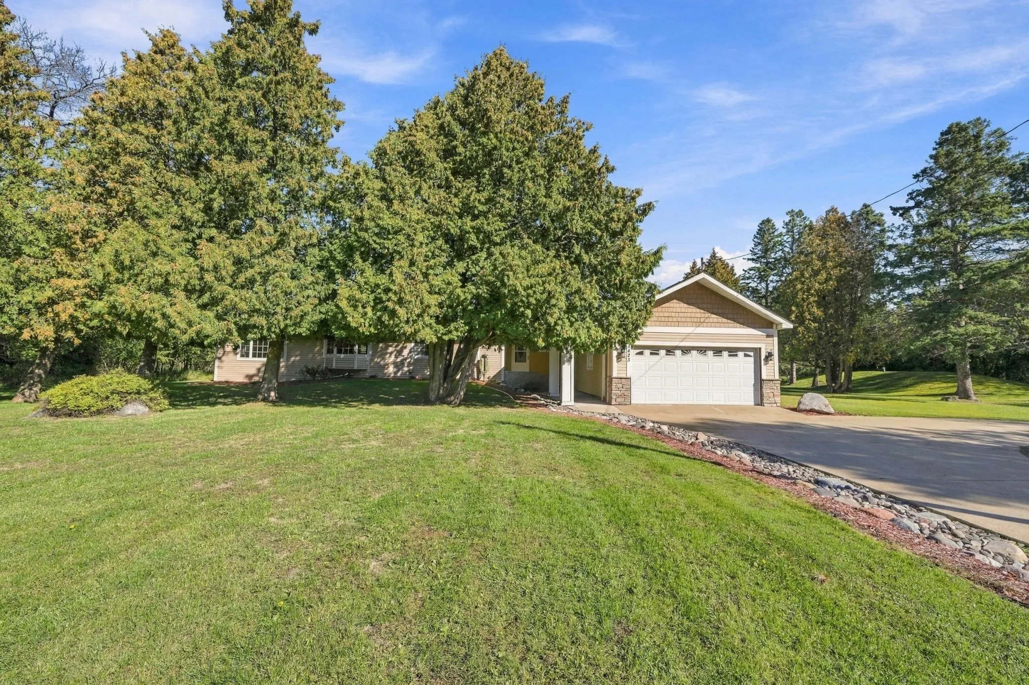Photo 5 of 4423 Fawn Lake Ne Drive