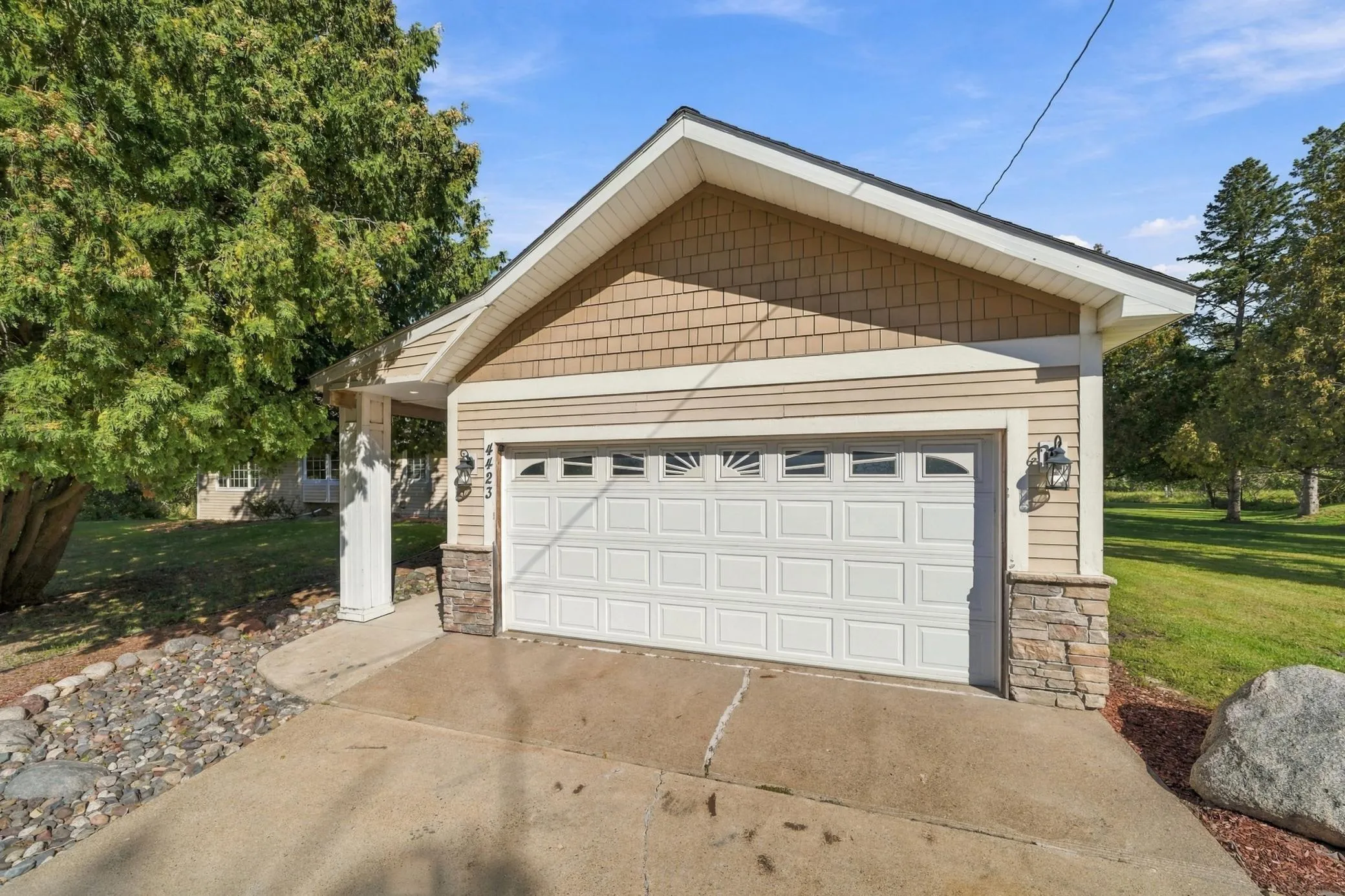 Photo 6 of 4423 Fawn Lake Ne Drive