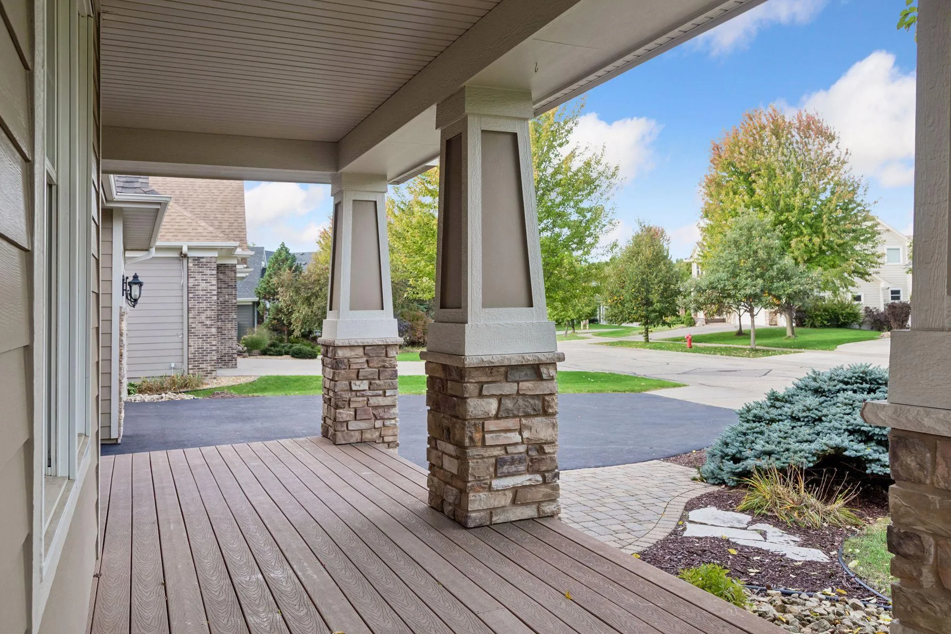 Photo 5 of 1711 Deephaven Drive
