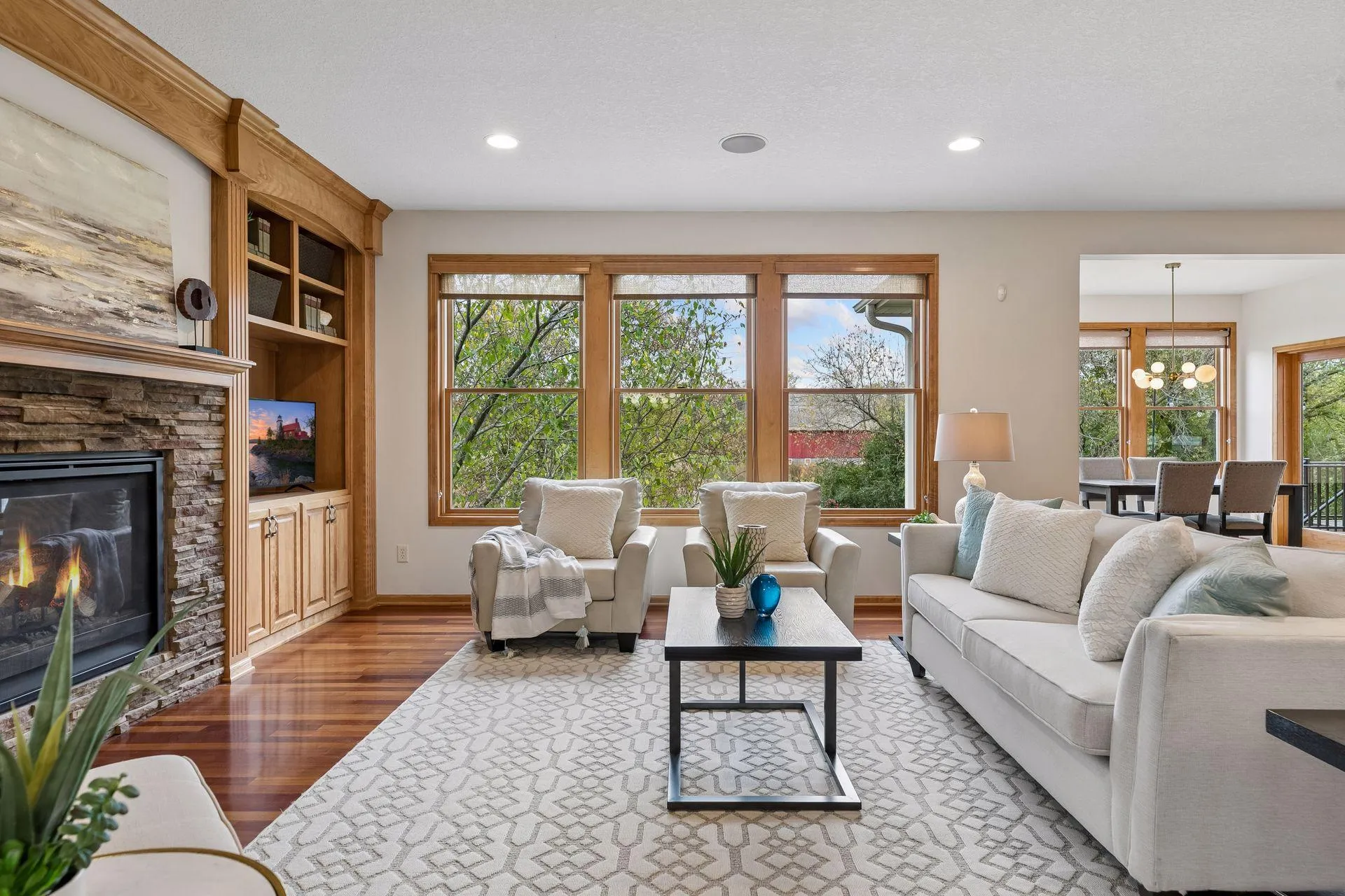 Photo 9 of 1711 Deephaven Drive
